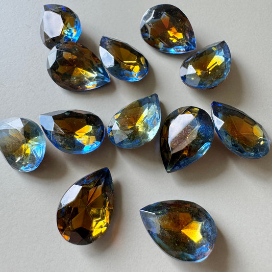 W.Germany Vintage Glass Stone Bi-color Pearshape 18x13mm