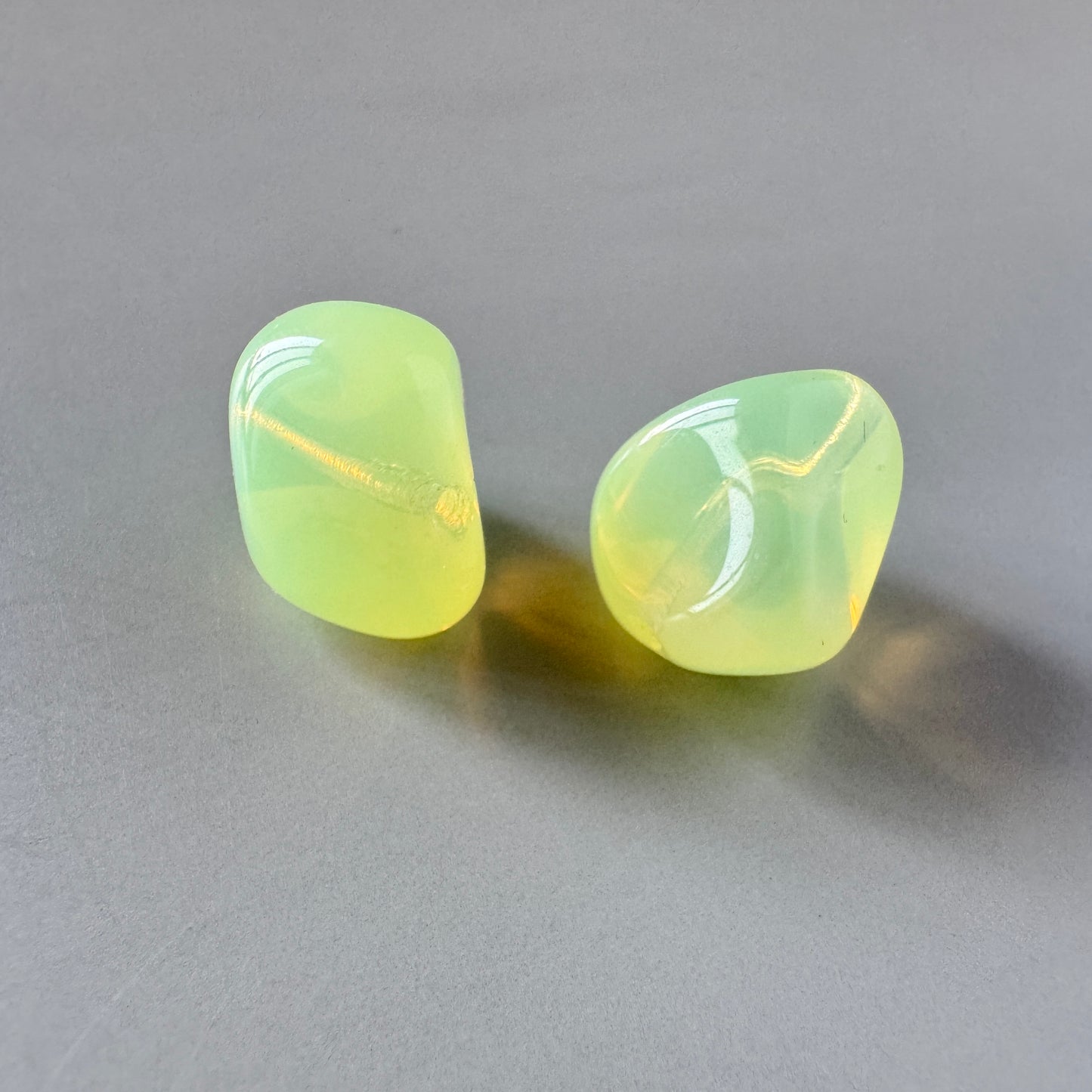 Czech Pressed Vaseline Freeform Beads 15mm【2 pcs】