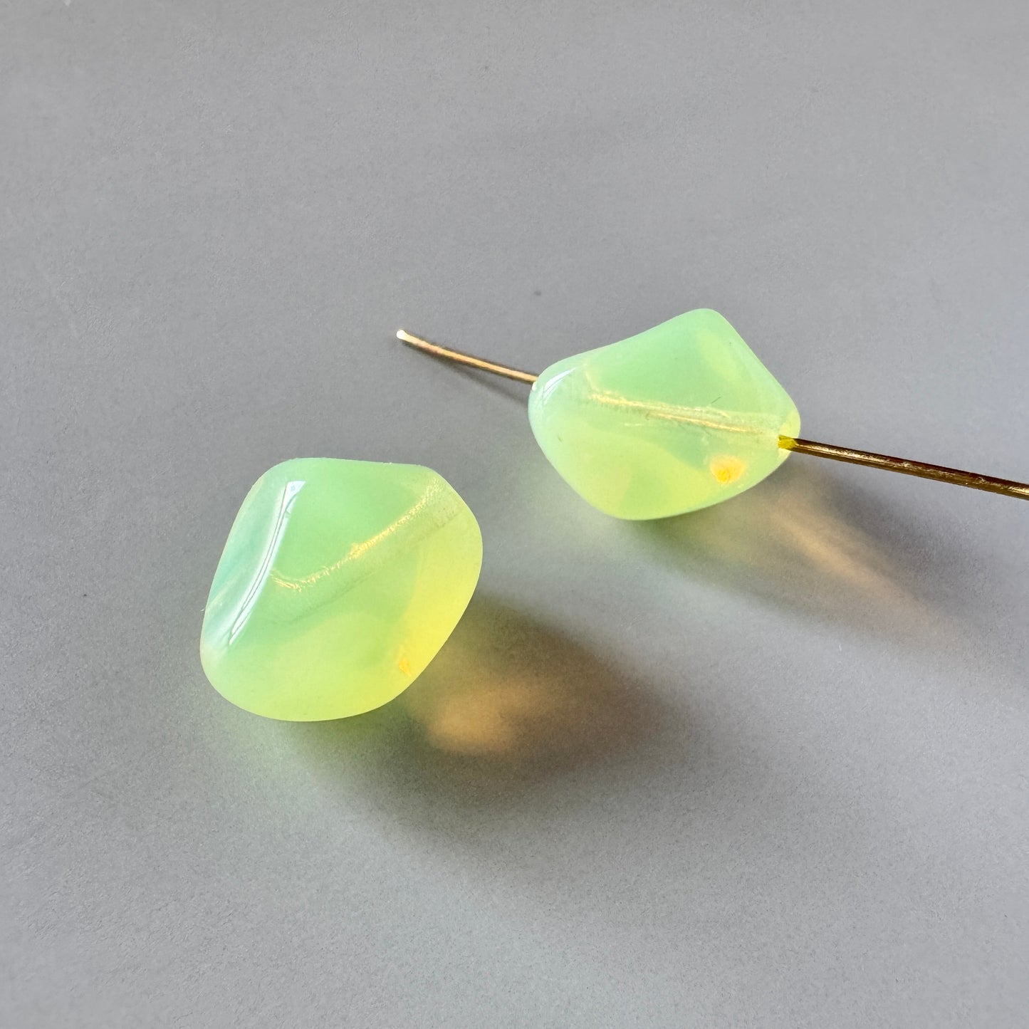 Czech Pressed Vaseline Freeform Beads 15mm【2 pcs】