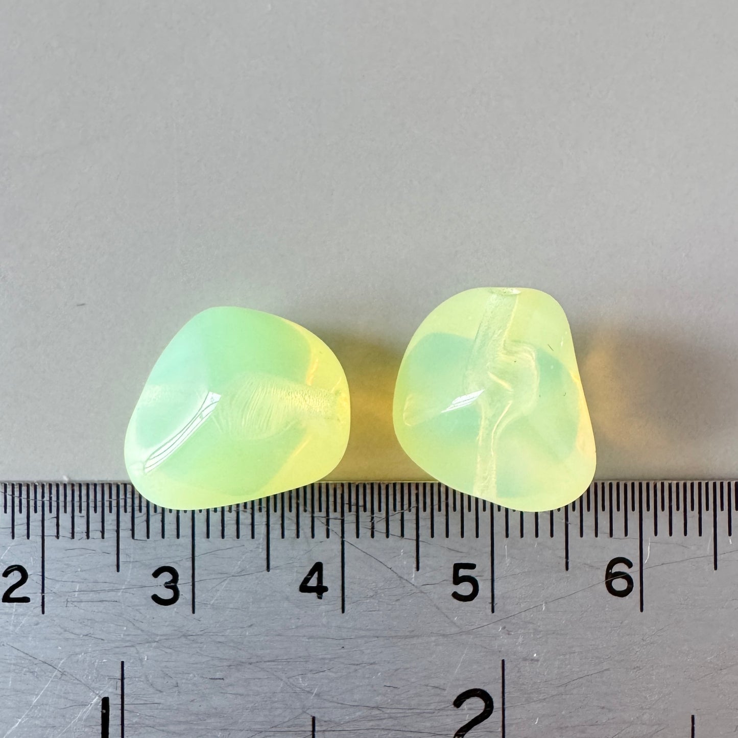 Czech Pressed Vaseline Freeform Beads 15mm【2 pcs】