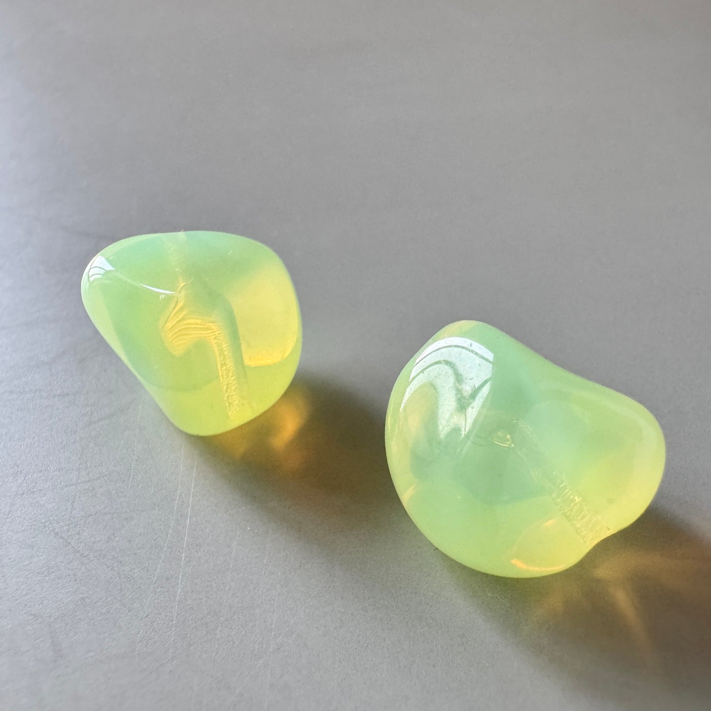 Czech Pressed Vaseline Freeform Beads 15mm【2 pcs】