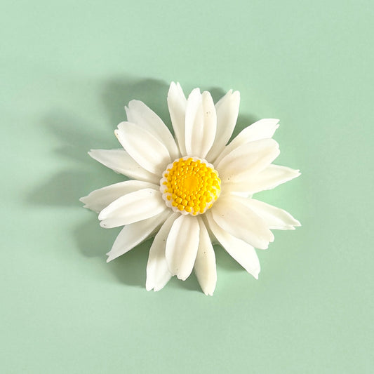 Japan Vintage Plastic Flower White/Yellow Daisy 38mm