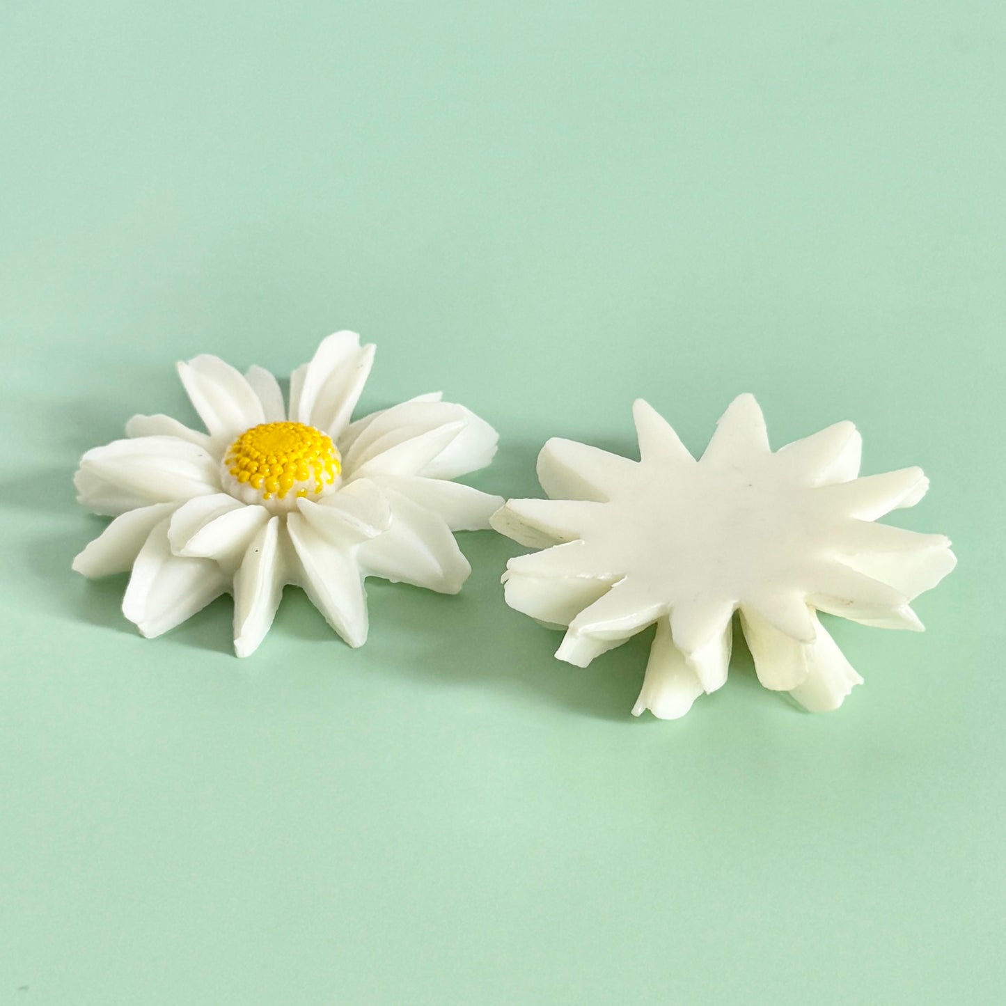 Japan Vintage Plastic Flower White/Yellow Daisy 38mm