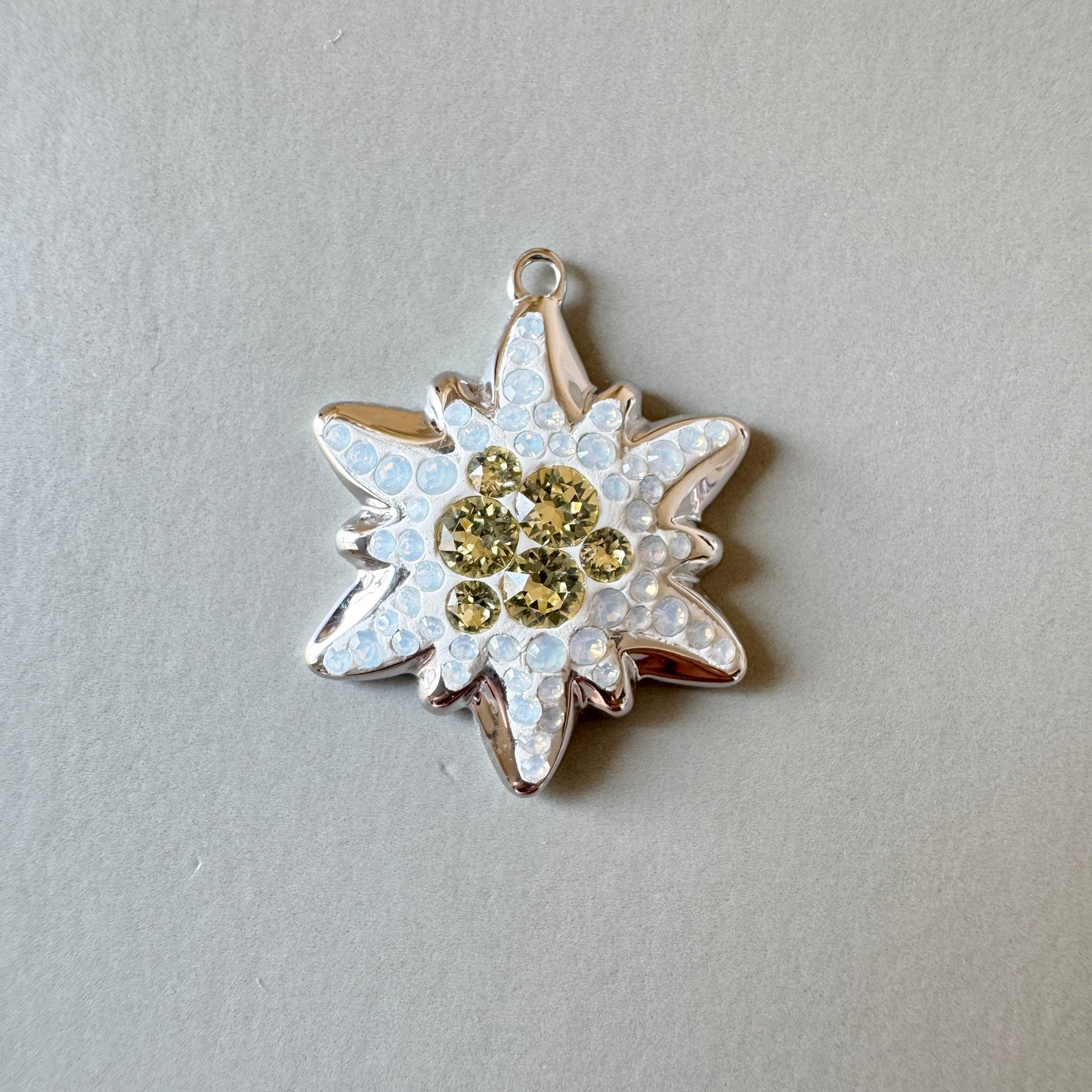 Swarovski ART #67442 Pavé Edelweiss Pendant White Opal / Crystal 20mm【1 pc】