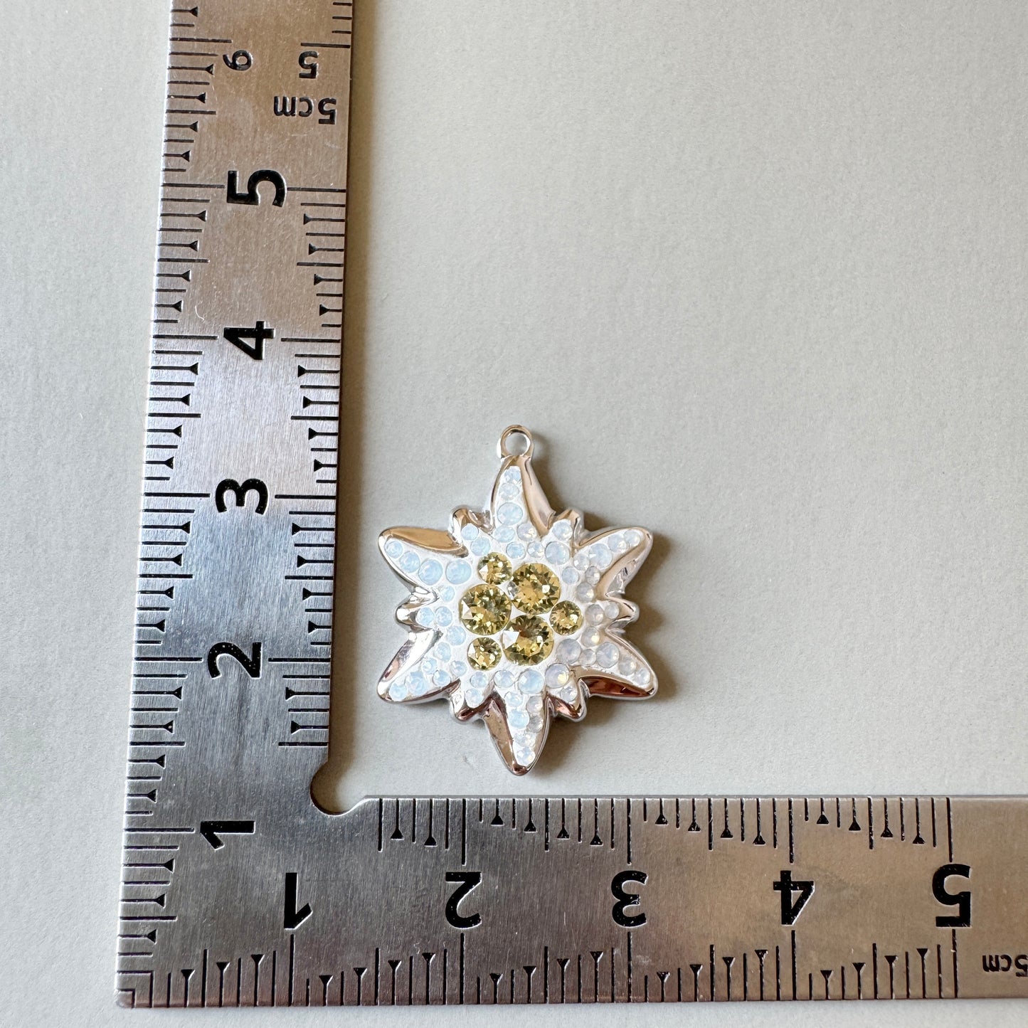 Swarovski ART #67442 Pavé Edelweiss Pendant White Opal / Crystal 20mm【1 pc】