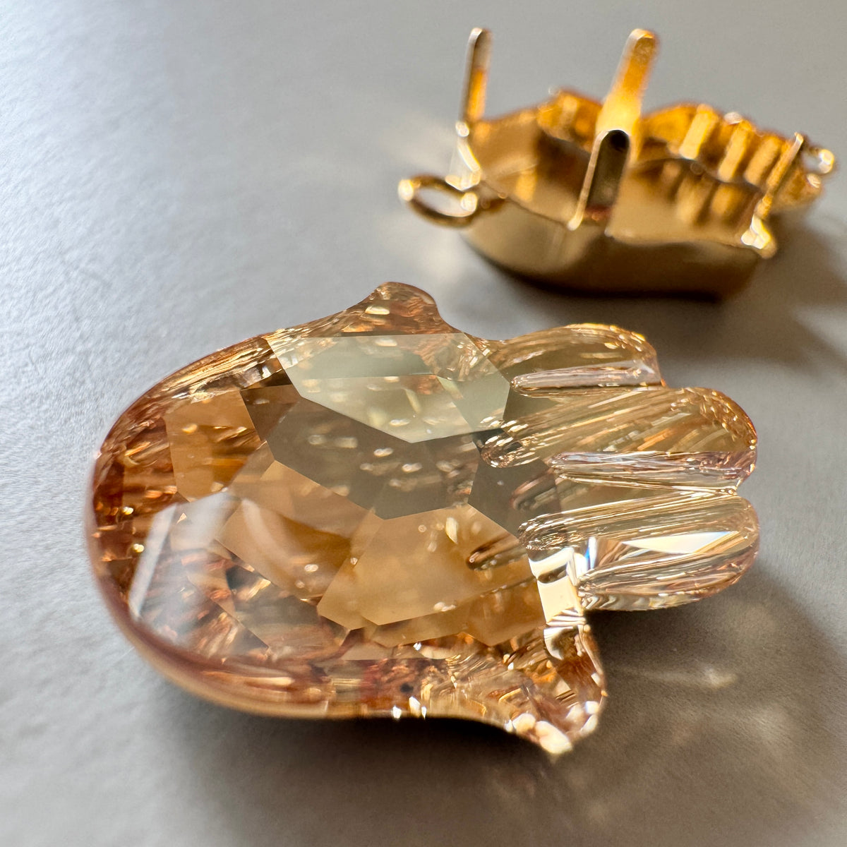Swarovski ART #4778 Fatima Hand Fancy Stone Crystal Golden Shadow 18×13.7mm【with Setting】