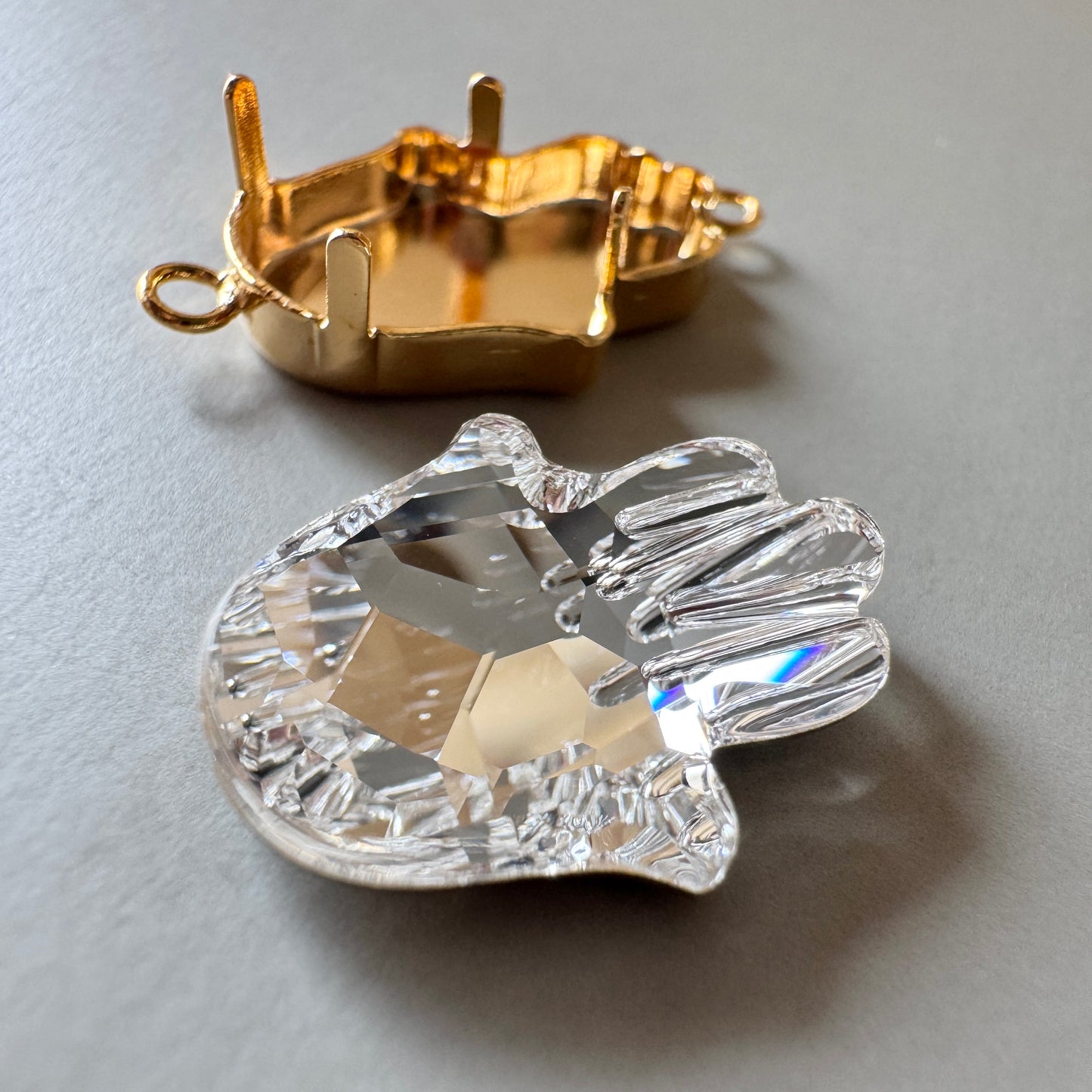 Swarovski ART #4778 Fatima Hand Fancy Stone Crystal 18×13.7mm【with Setting】