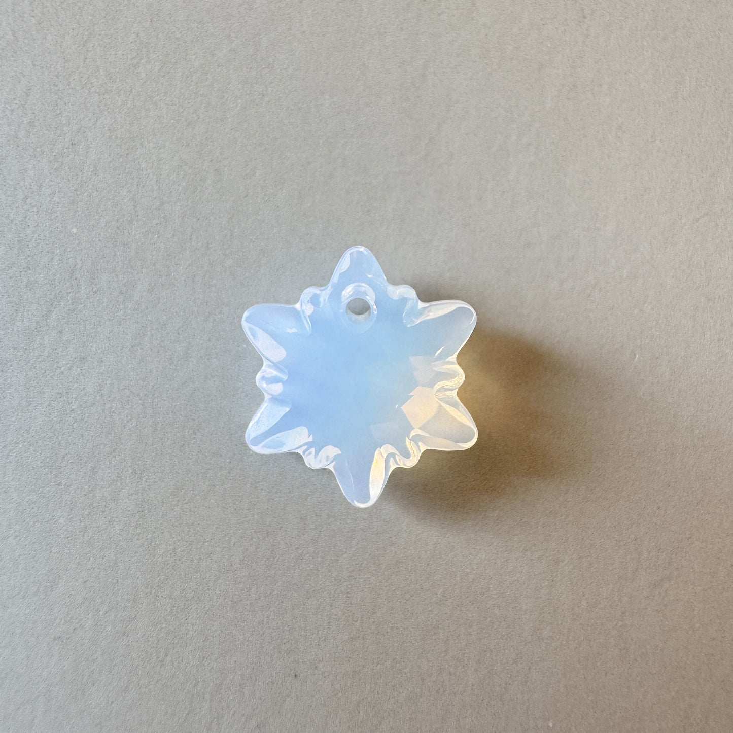 Swarovski ART #6748 Edelweiss Pendant White Opal 14mm【1 pc】
