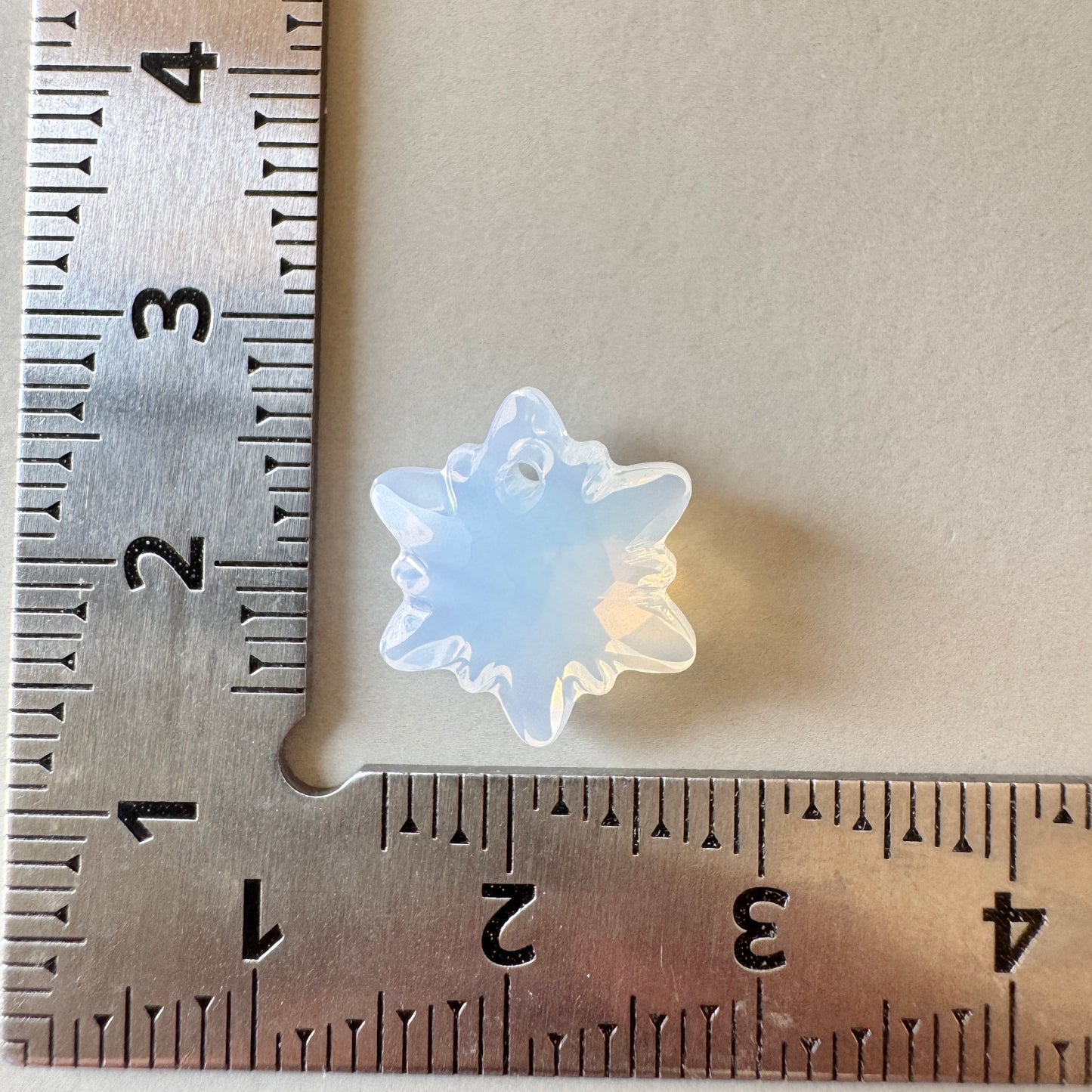 Swarovski ART #6748 Edelweiss Pendant White Opal 14mm【1 pc】