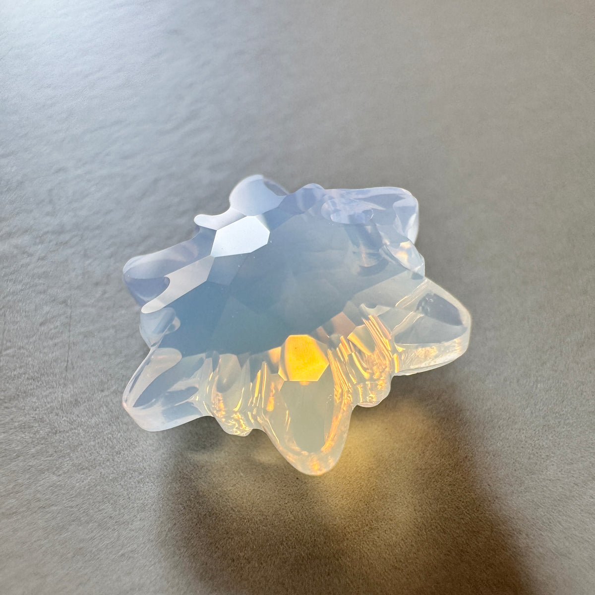 Swarovski ART #6748 Edelweiss Pendant White Opal 14mm【1 pc】