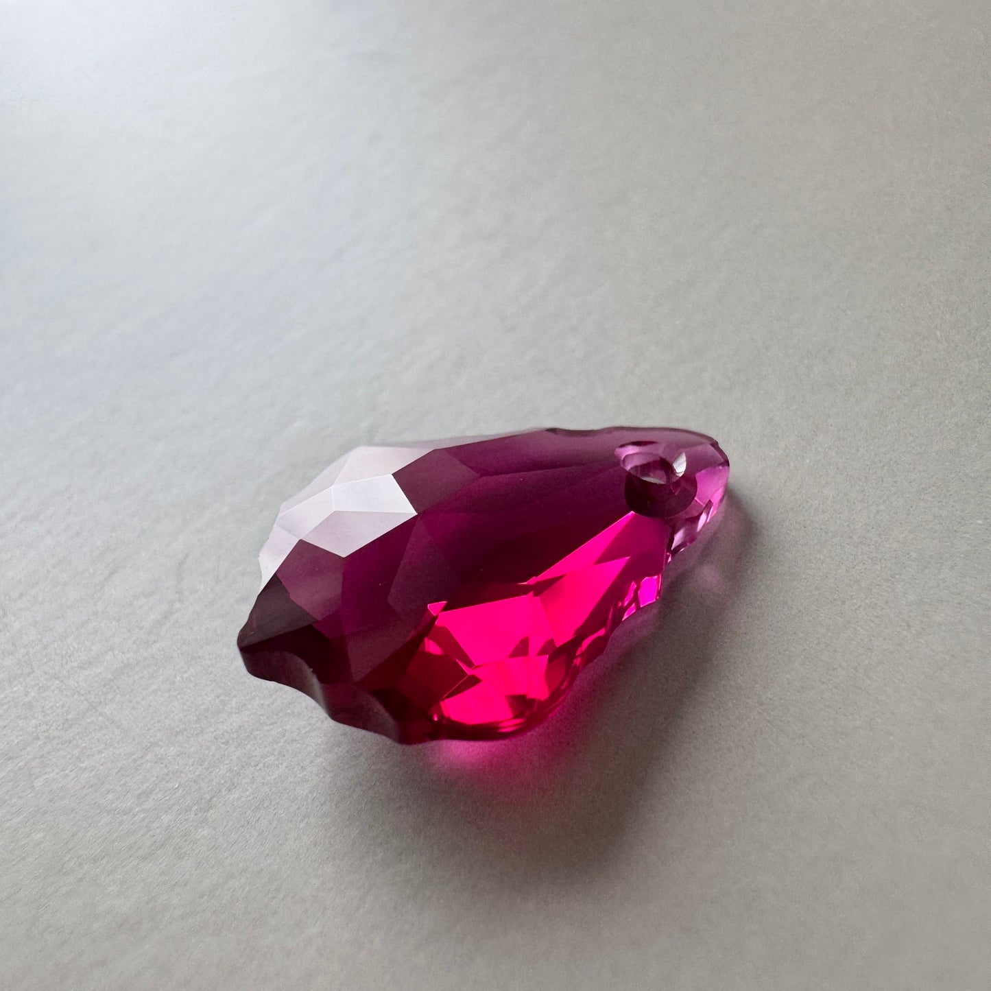 Swarovski ART #6090 Baroque Pendant Ruby 16×11mm【1 pc】