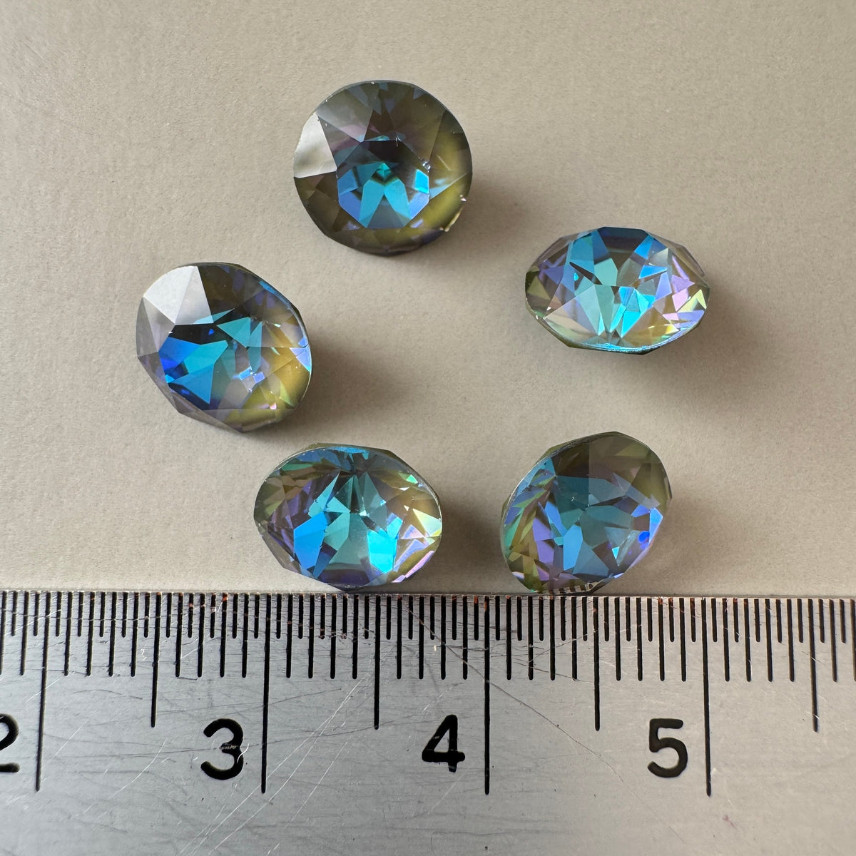 Swarovski ART #1088 XIRIUS Chaton Crystal Army Green DeLite SS39【5 pcs】