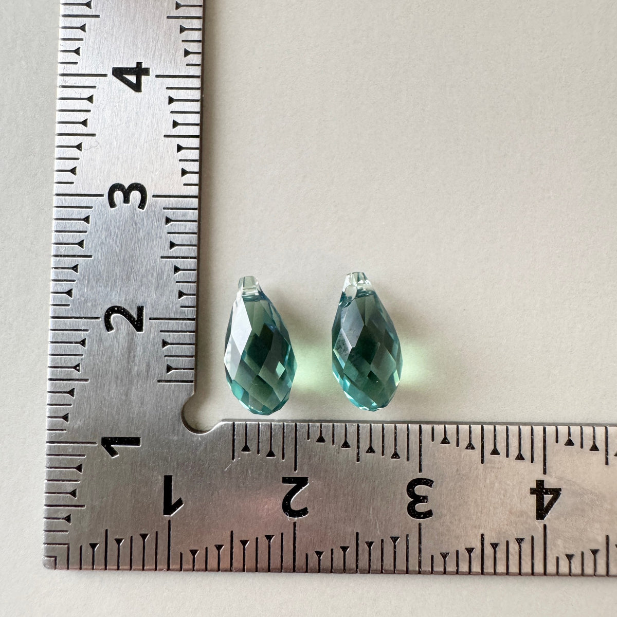 Swarovski ART #6010 Briolette Pendant Erinite 11×5.5mm【2 pcs】