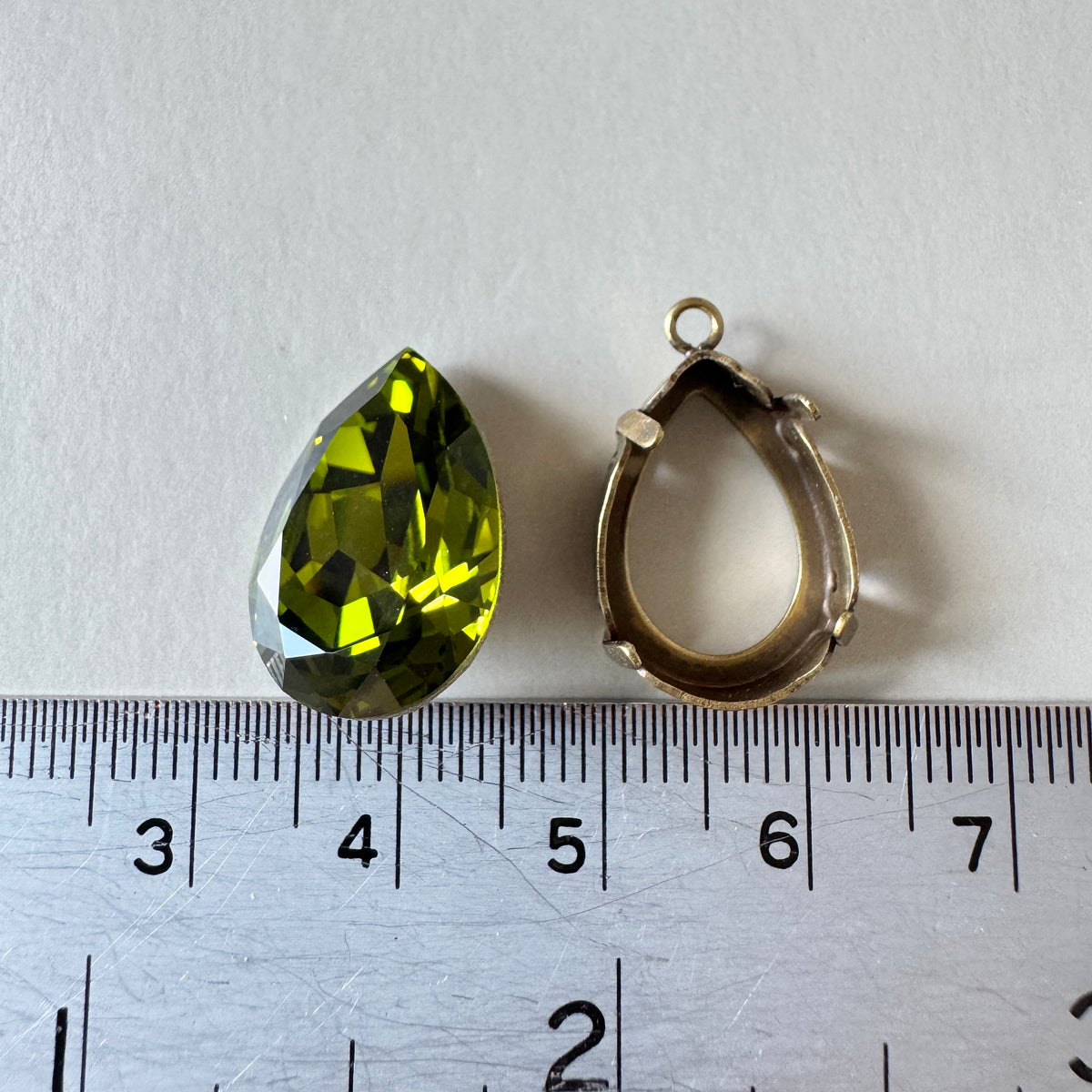 Special Set【Swarovski #4320 Olivine 18×13mm & Antique Gold Setting】26MX_319