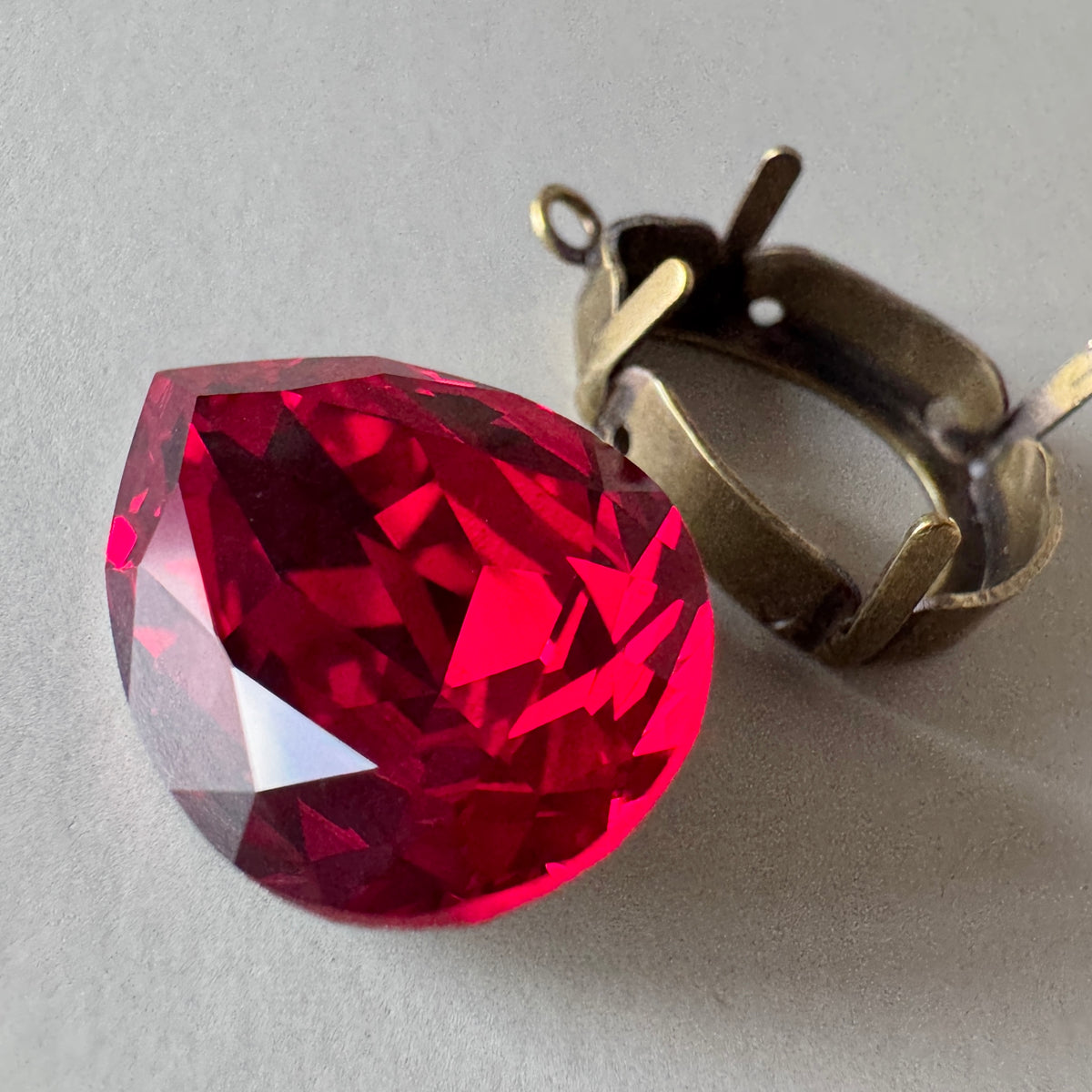 Special Set【Swarovski #4320 Siam 18×13mm & Antique Gold Setting】26MX_322