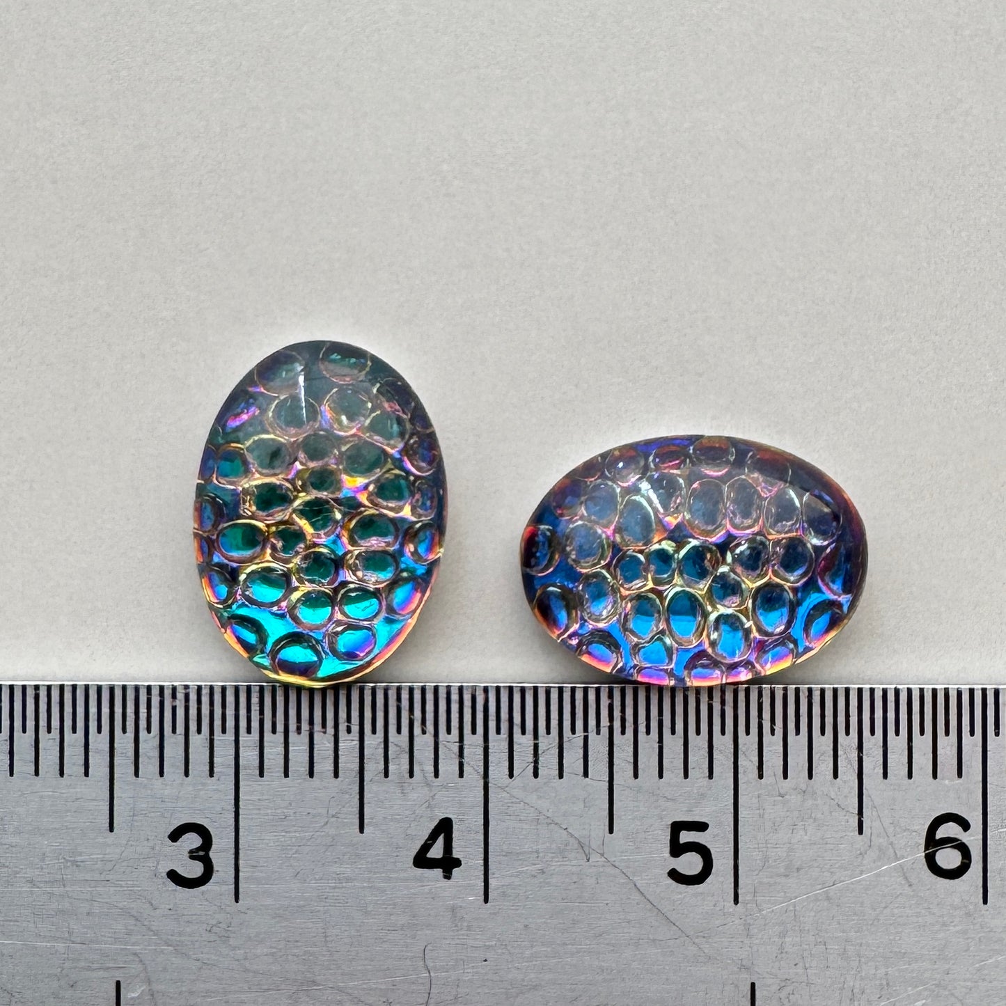 German Vintage Glass Cabochon Snakeskin Helio Green Oval 14×10mm