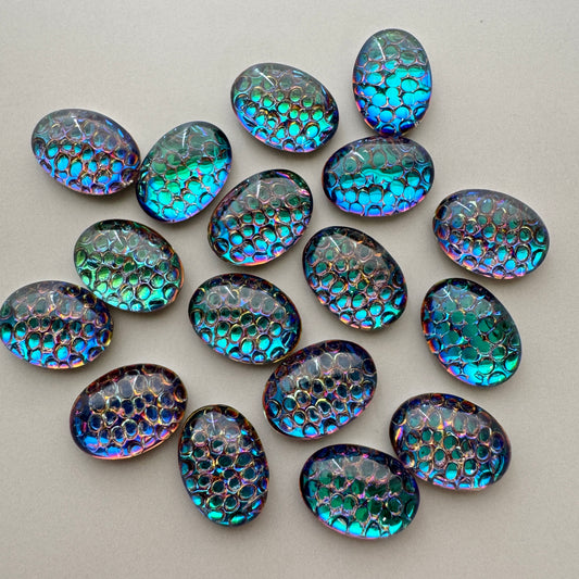 German Vintage Glass Cabochon Snakeskin Helio Green Oval 14×10mm