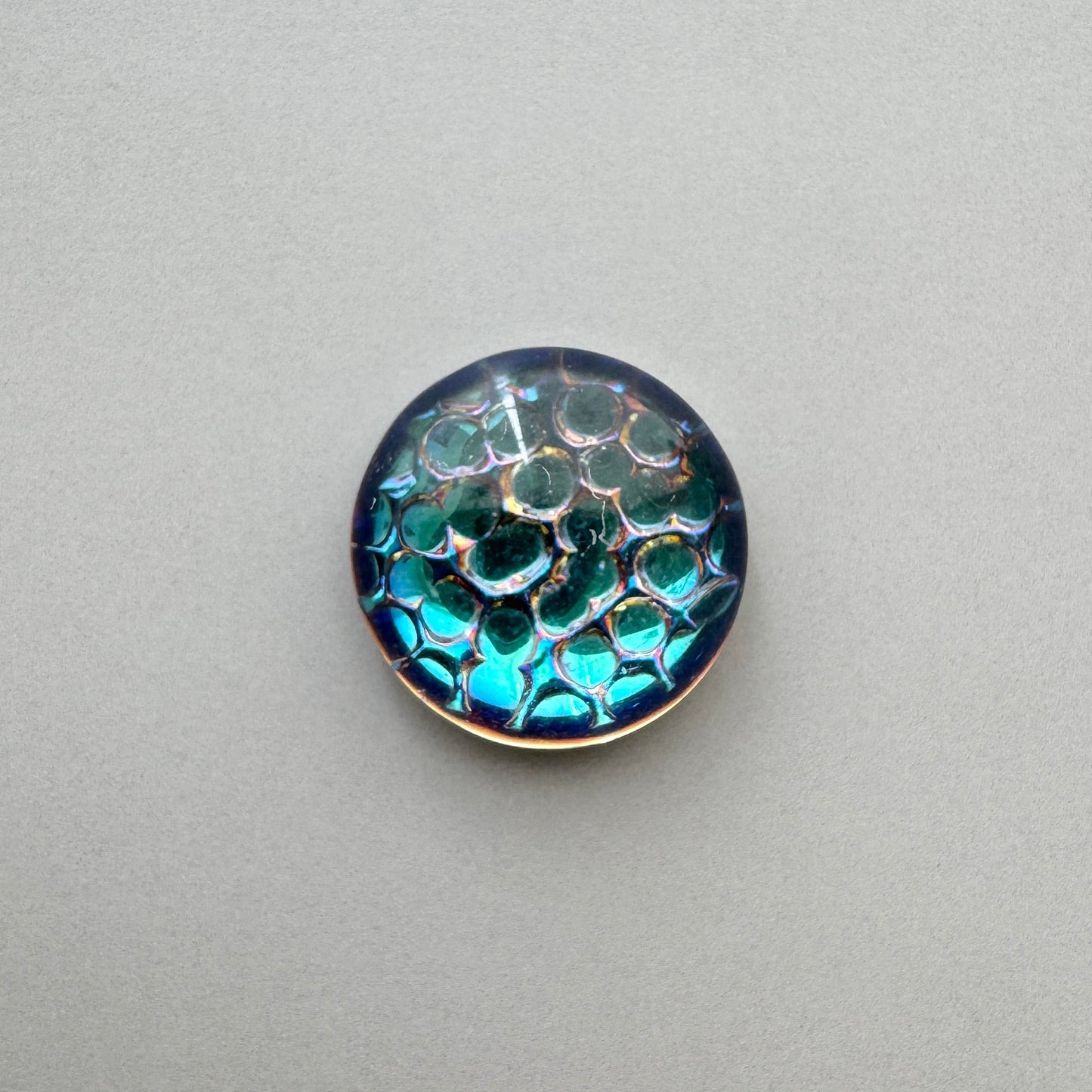 German Vintage Glass Cabochon Snakeskin Helio Green Round 13mm