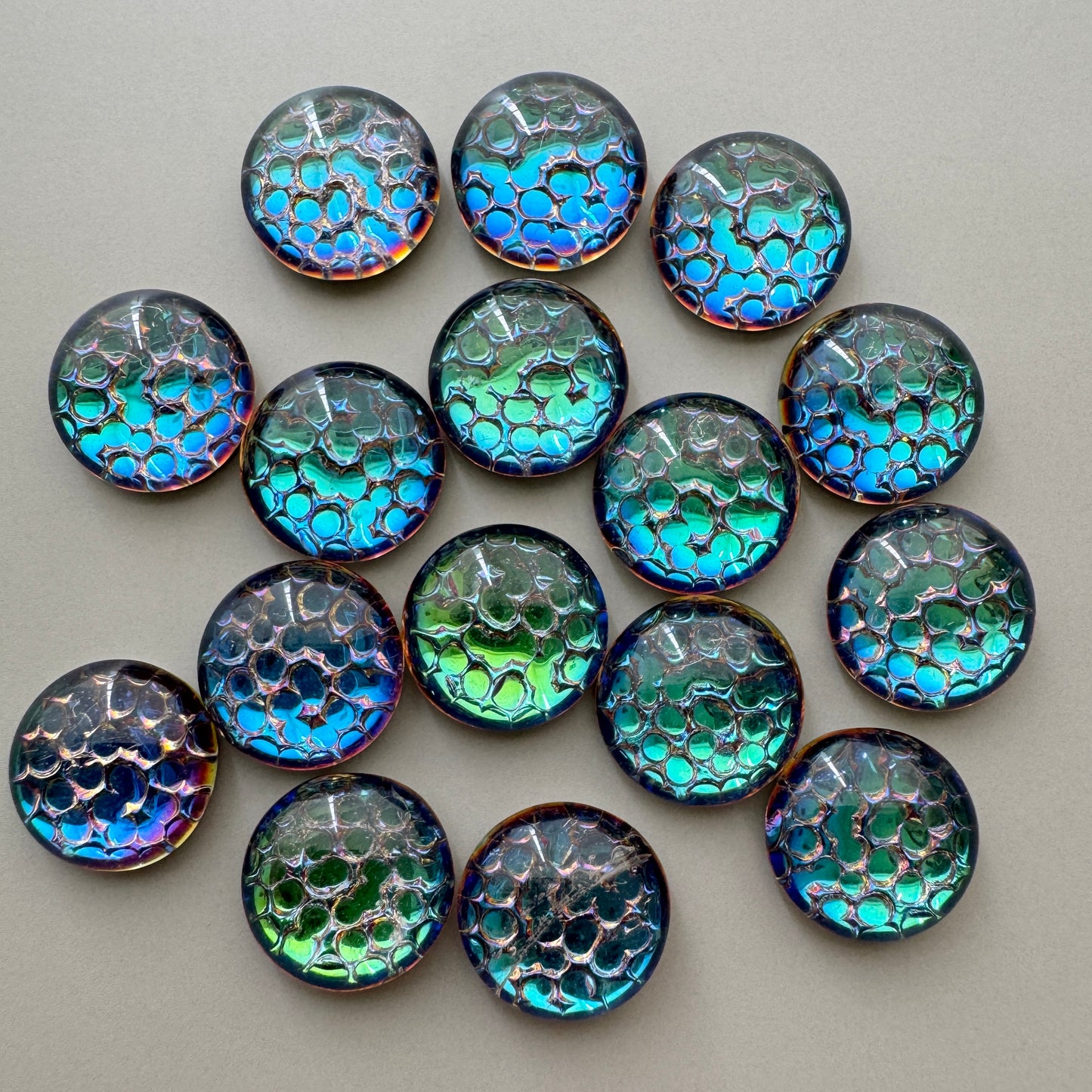 German Vintage Glass Cabochon Snakeskin Helio Green Round 13mm
