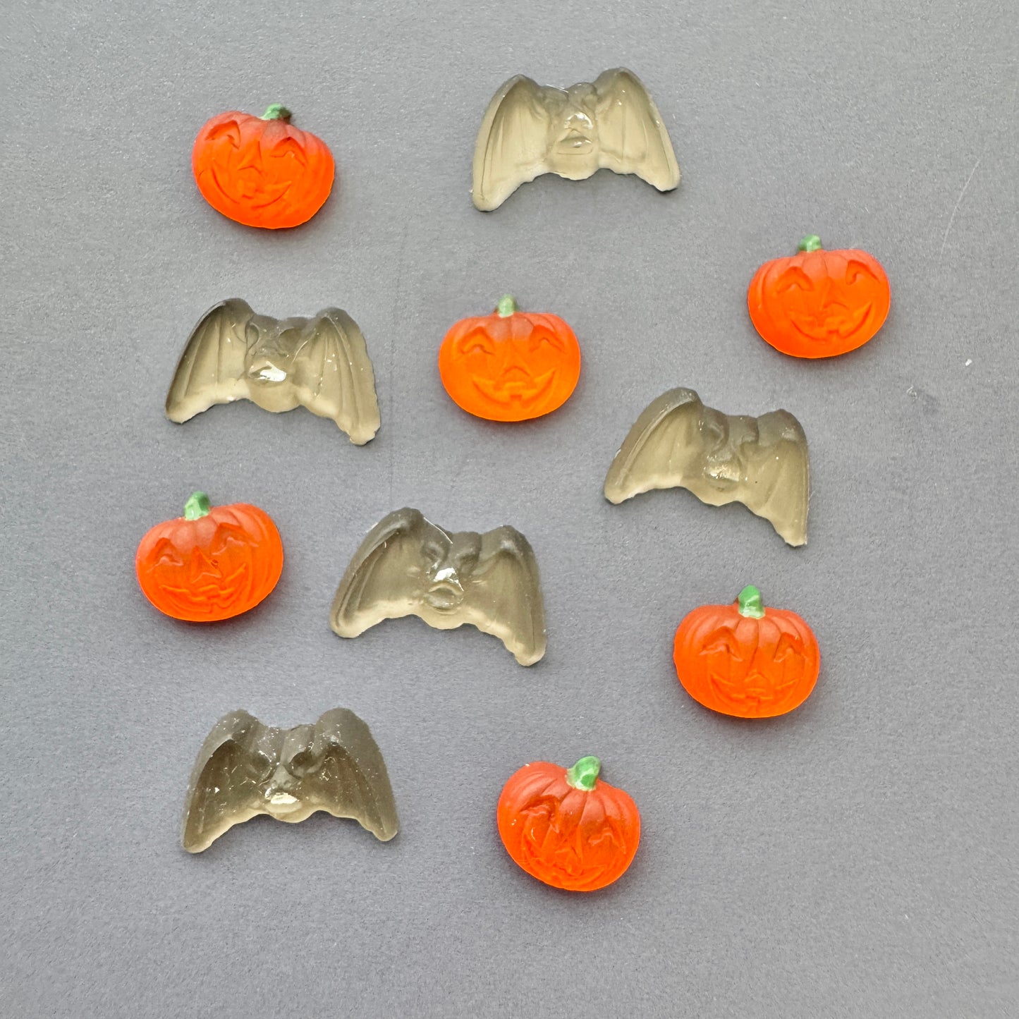 Vintage Glass Cabochon Mini Bat 7×11mm