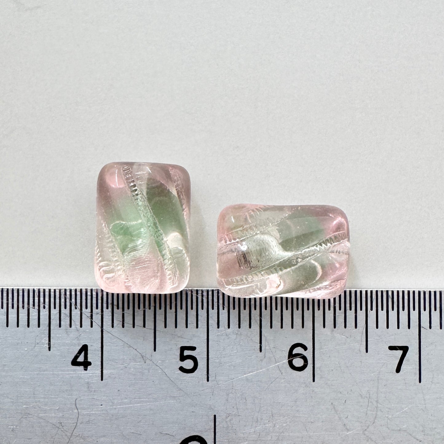 Czech Pressed Beads Twisted 12×9mm【2pcs / 2colors】