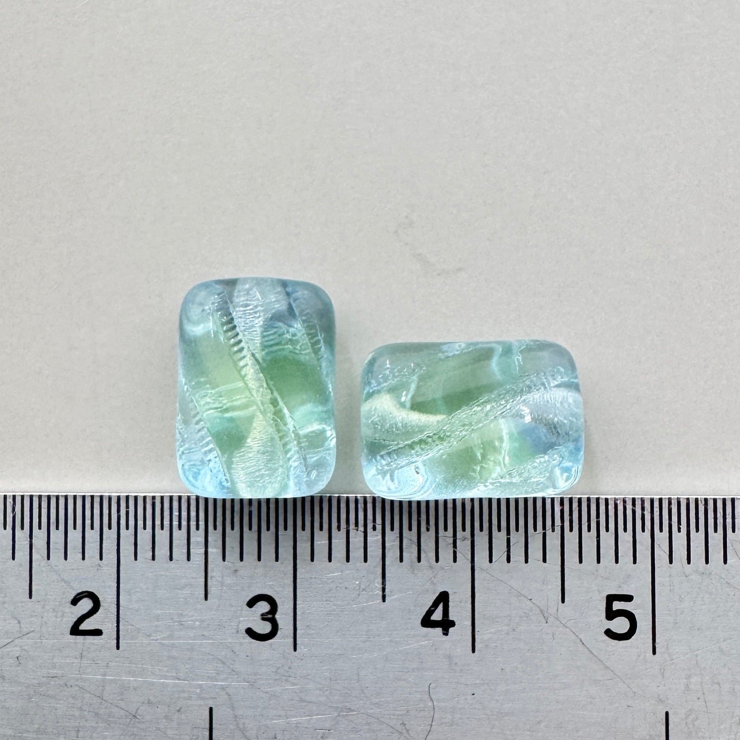 Czech Pressed Beads Twisted 12×9mm【2pcs / 2colors】