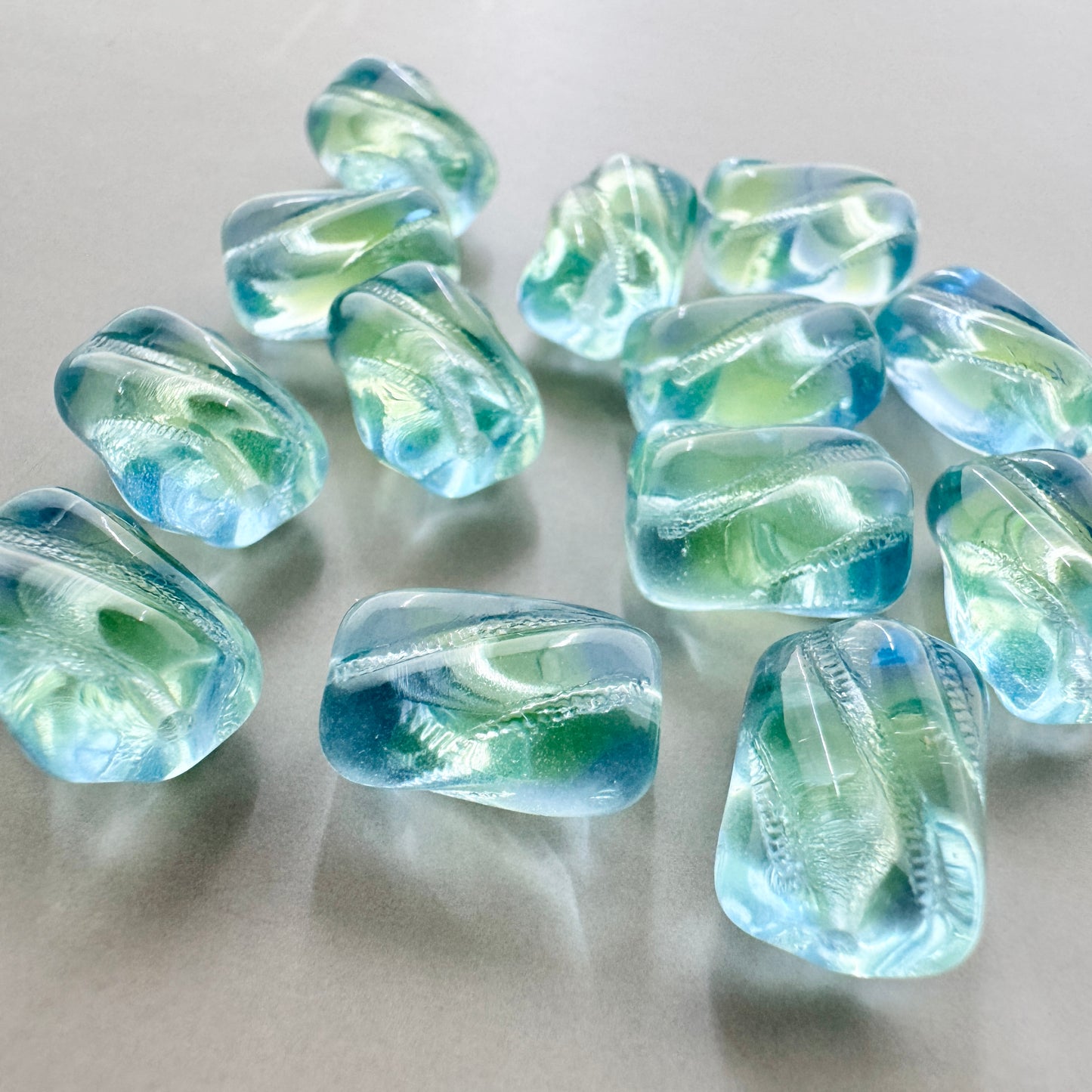 Czech Pressed Beads Twisted 12×9mm【2pcs / 2colors】