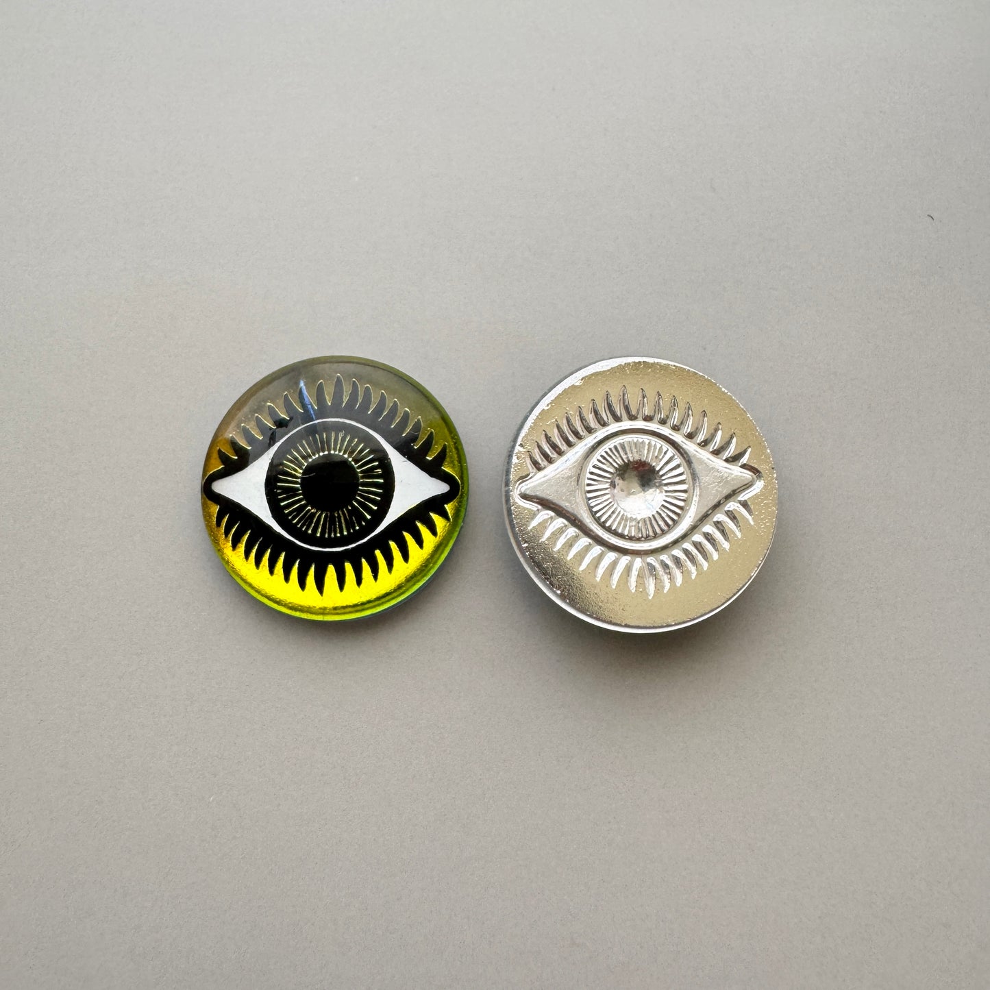 Czech Vintage Glass Intaglio Eye Vitrail Medium Round 18mm