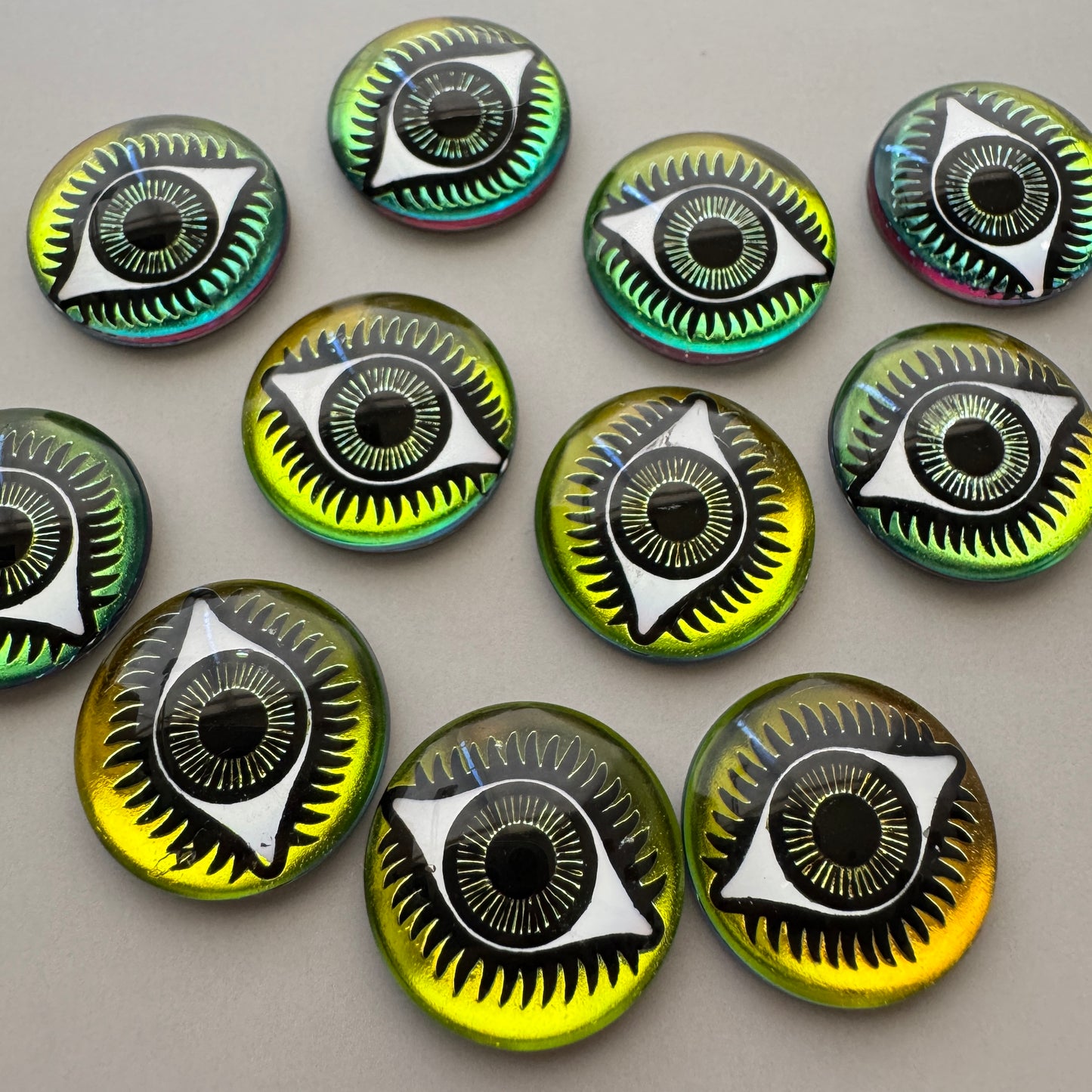 Czech Vintage Glass Intaglio Eye Vitrail Medium Round 18mm