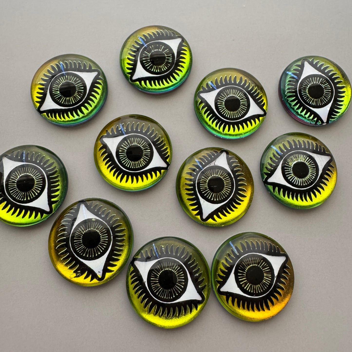 Czech Vintage Glass Intaglio Eye Vitrail Medium Round 18mm