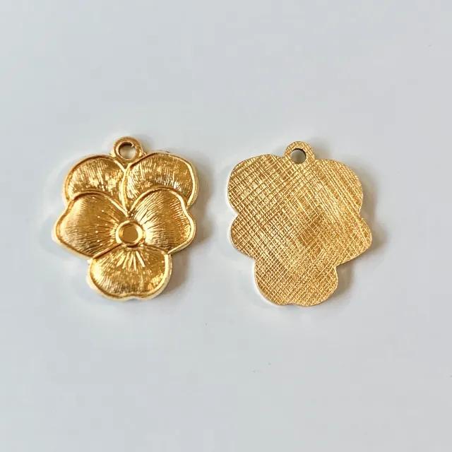 Brass Charm Pansy Medium 13×12mm