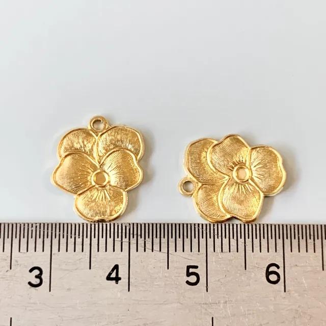 Brass Charm Pansy Medium 13×12mm