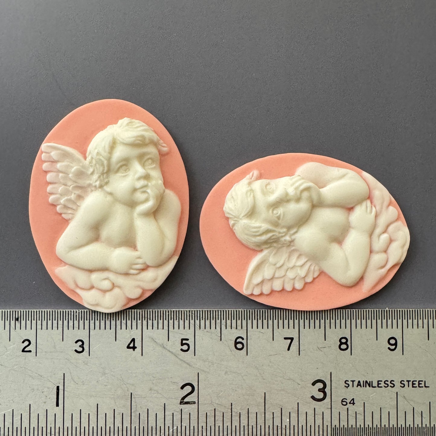 Plastic Cameo Raffaello Angel Pink 40×30mm