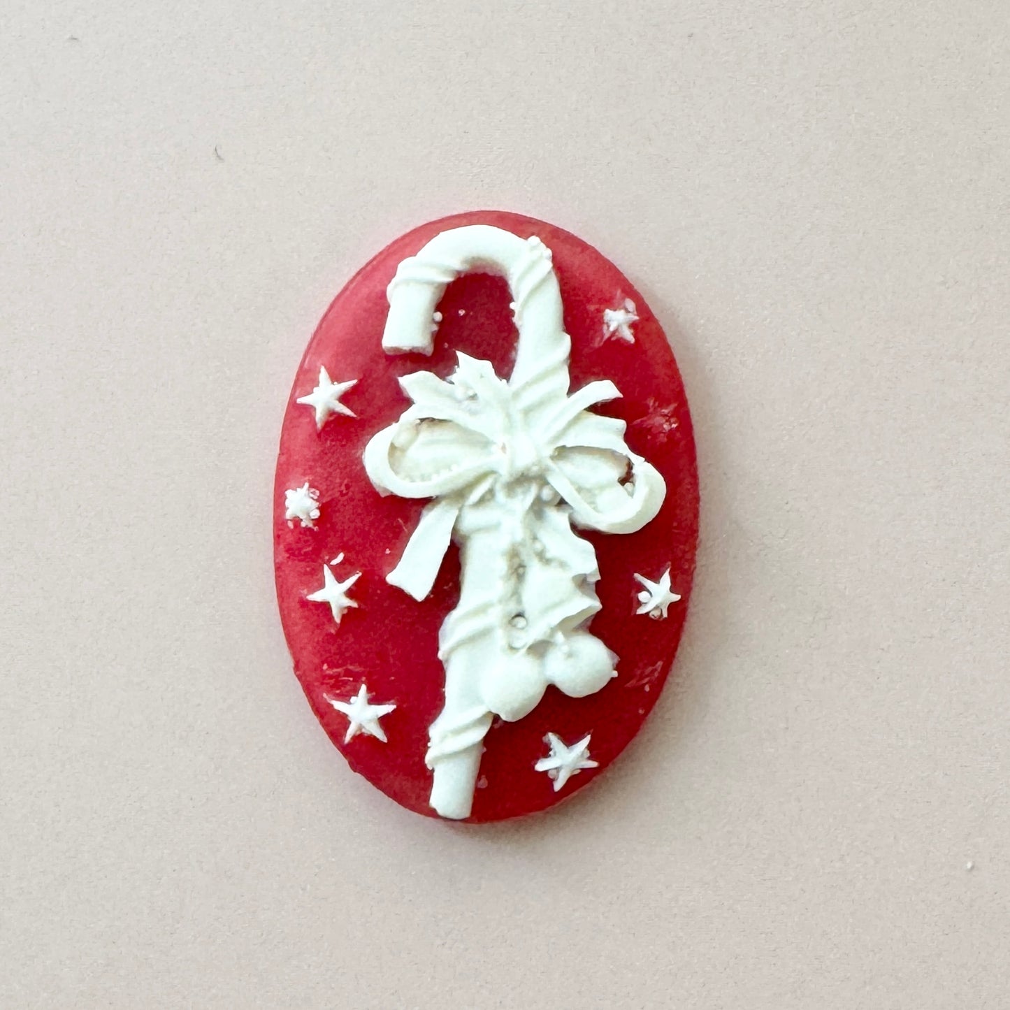 Plastic Cameo Christmas Candy Cane Red 25x18mm