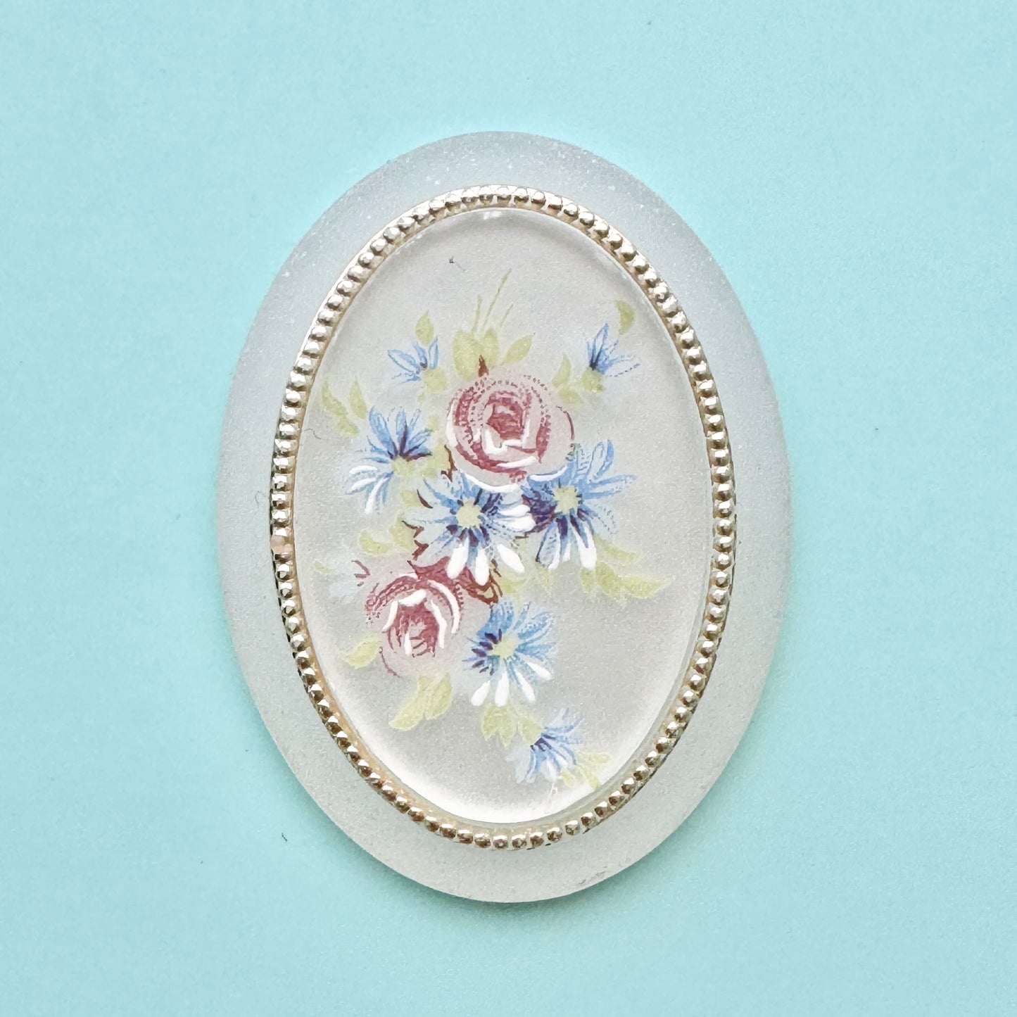 German Plastic Cameo Flower White 40x30mm