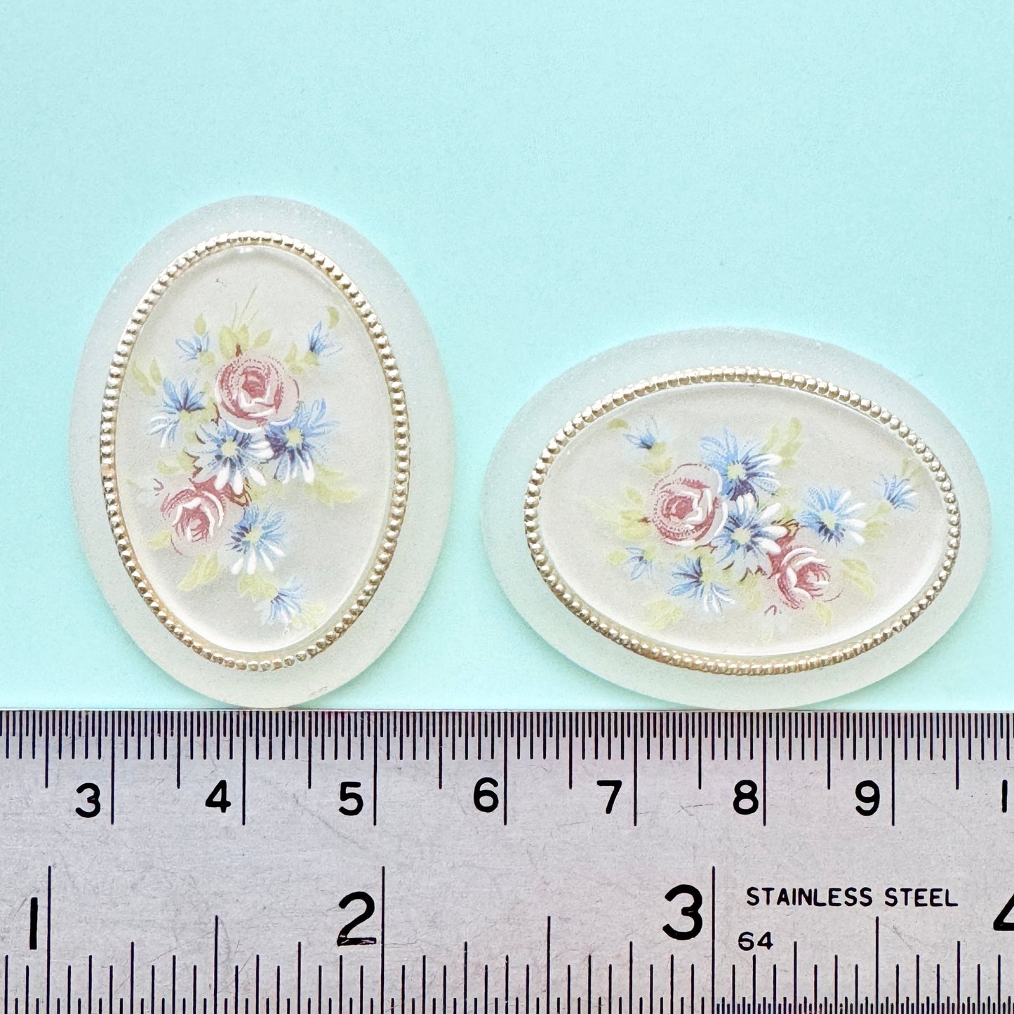 German Plastic Cameo Flower White 40x30mm