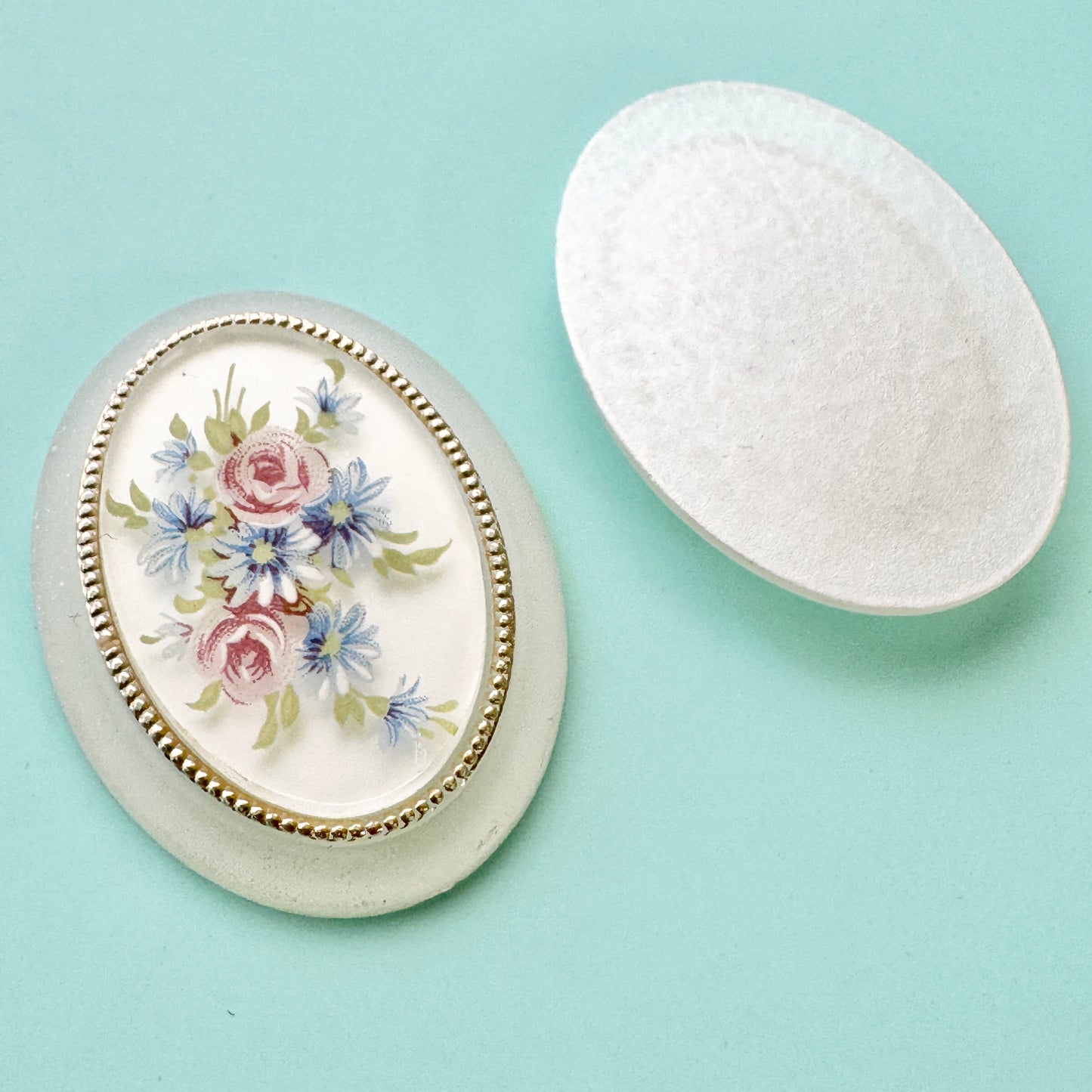 German Plastic Cameo Flower White 40x30mm