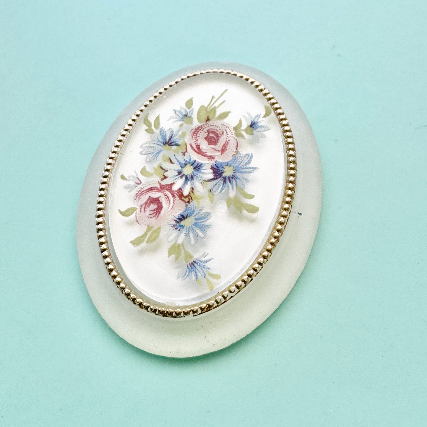 German Plastic Cameo Flower White 40x30mm