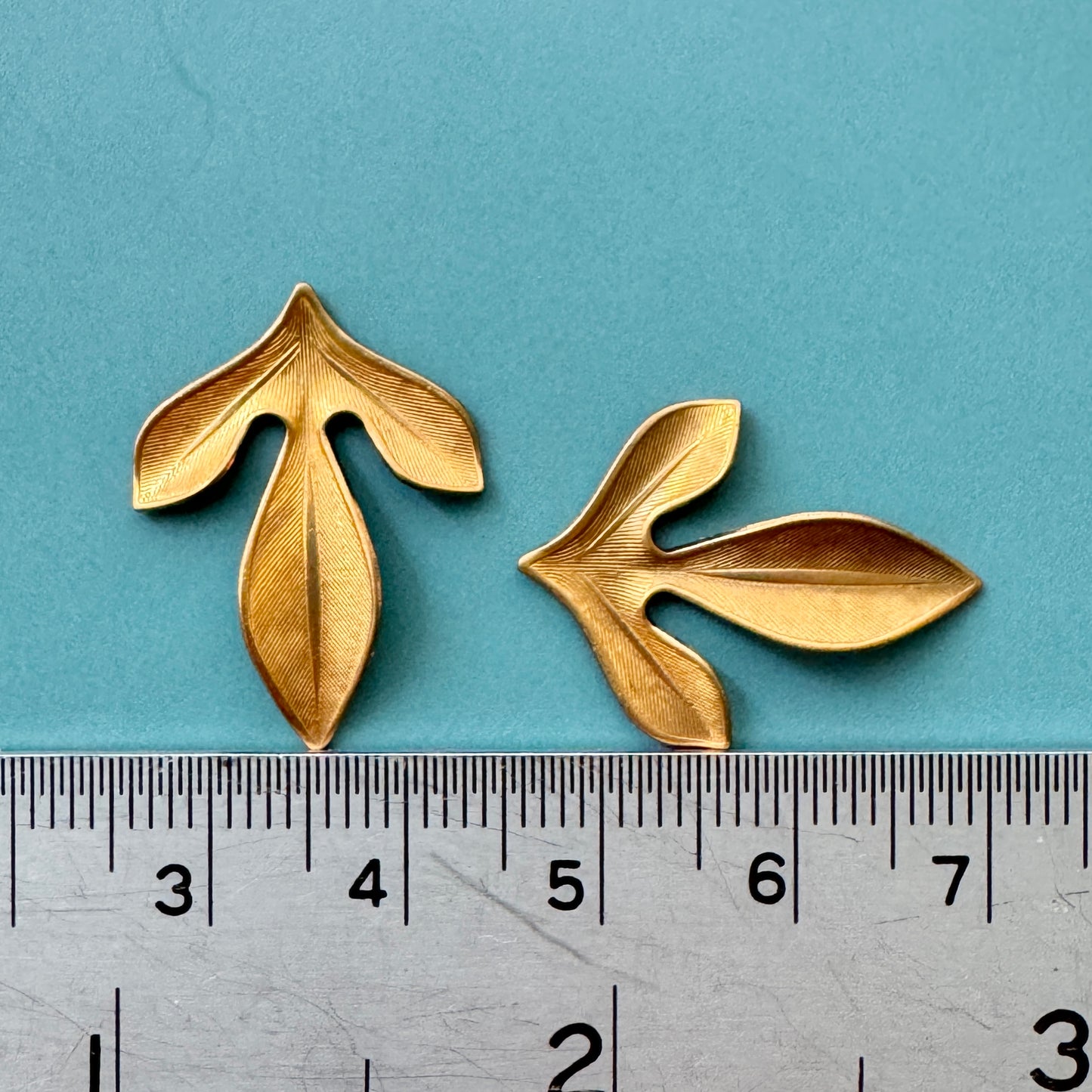 USA 50's Vintage Brass Stamping Leaf 25x18mm