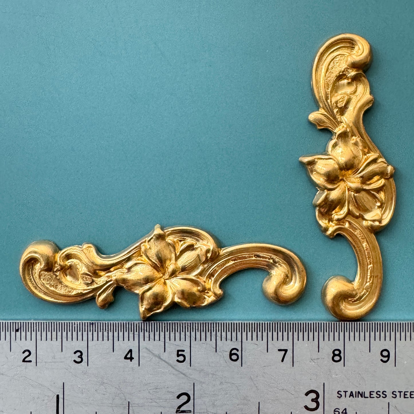 USA Vintage Brass Stamping Floral Bar 55x19mm