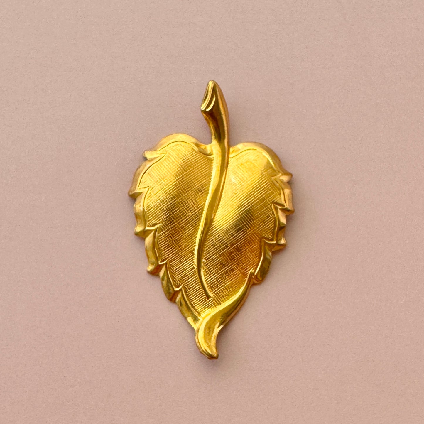 USA Vintage Brass Stamping Leaf 28x18mm