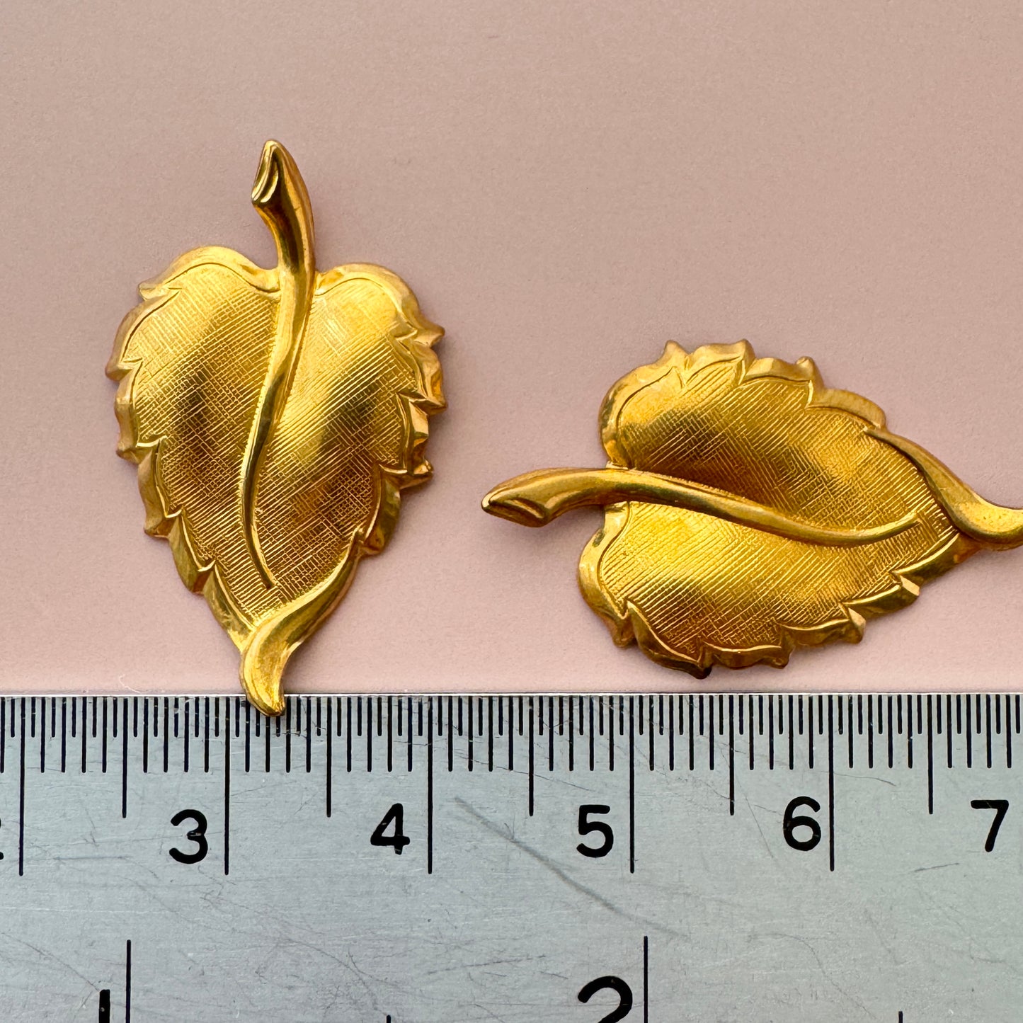 USA Vintage Brass Stamping Leaf 28x18mm