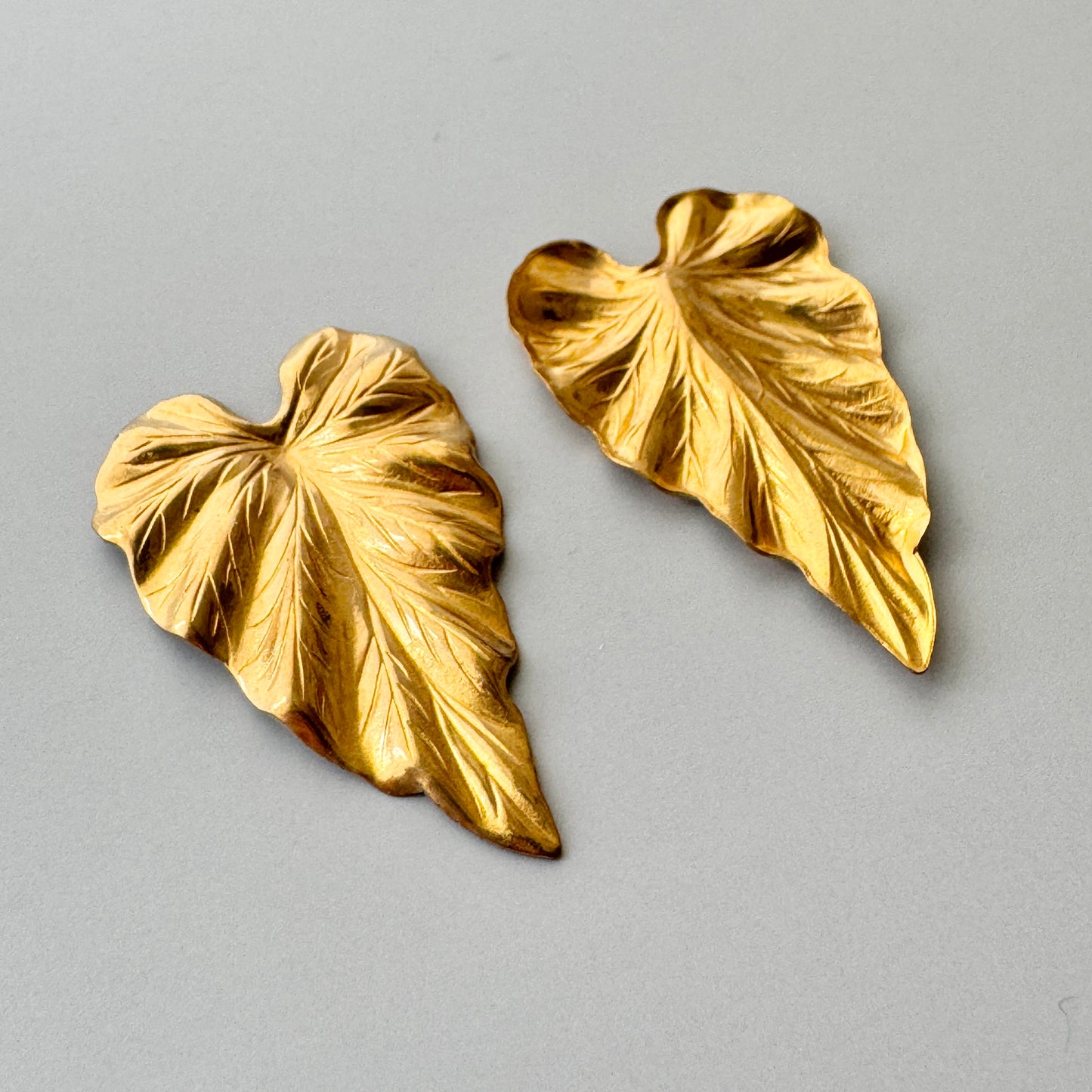 USA Vintage Brass Stamping Leaf 38x23mm