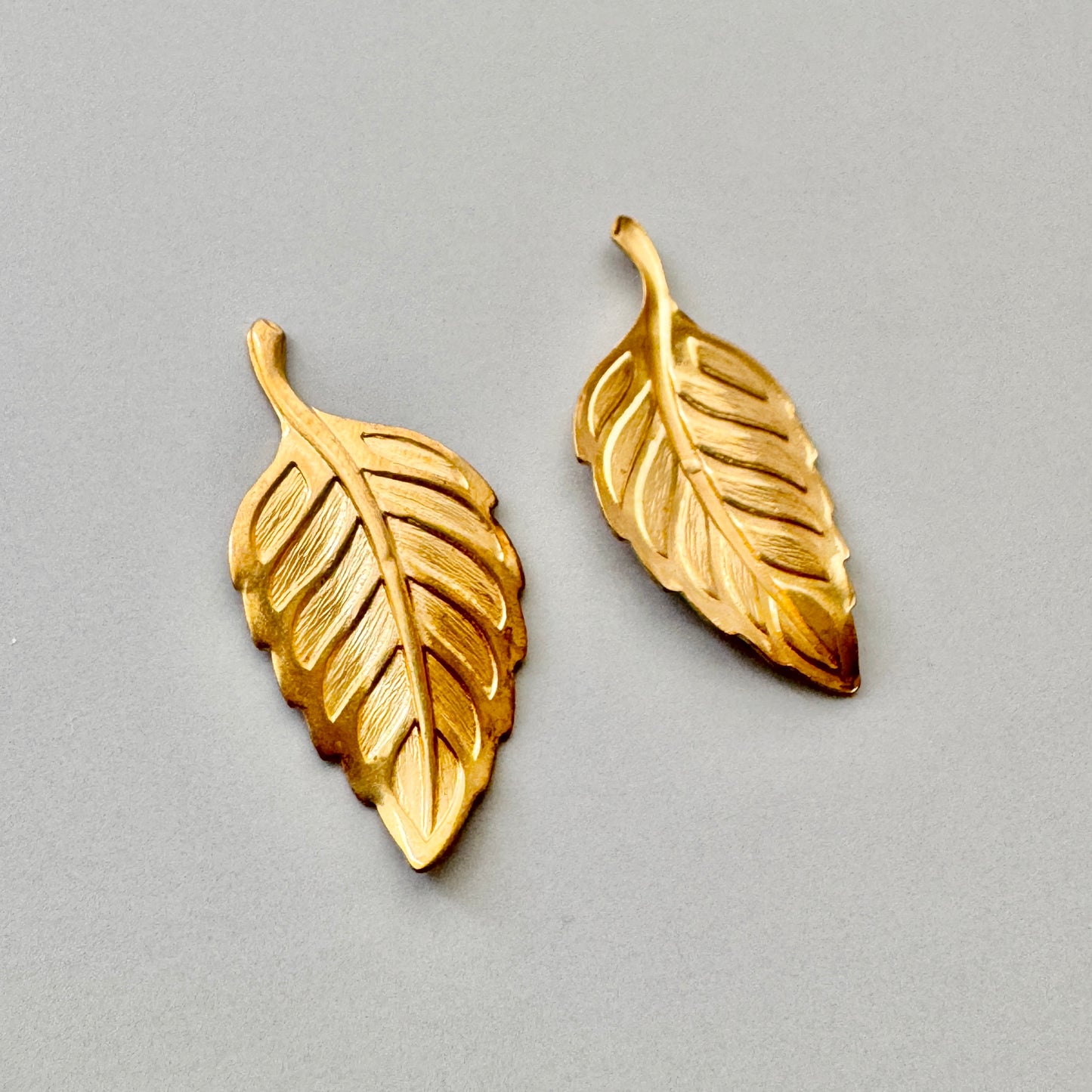 USA Vintage Brass Stamping Leaf 31x15mm