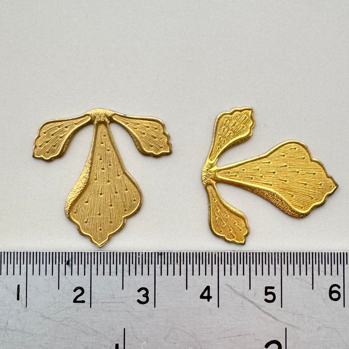 Vintage Brass Stampings Leave or Flower 23x23mm【2pcs】