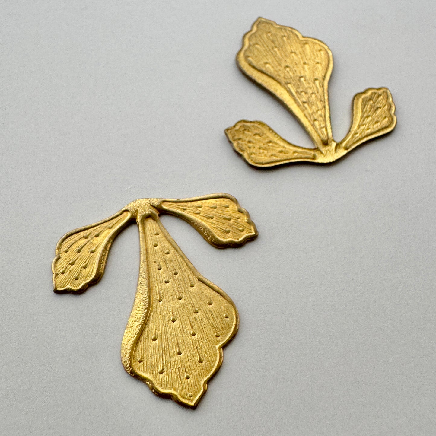 Vintage Brass Stampings Leave or Flower 23x23mm【2pcs】