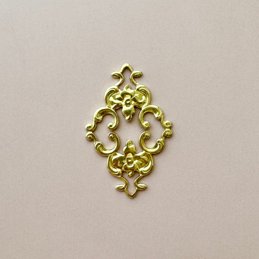 USA Vintage Brass Filigree 35x23mm