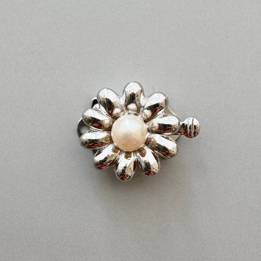 Japan Vintage Flower Shell Pearl Rhodium Clasp 15mm