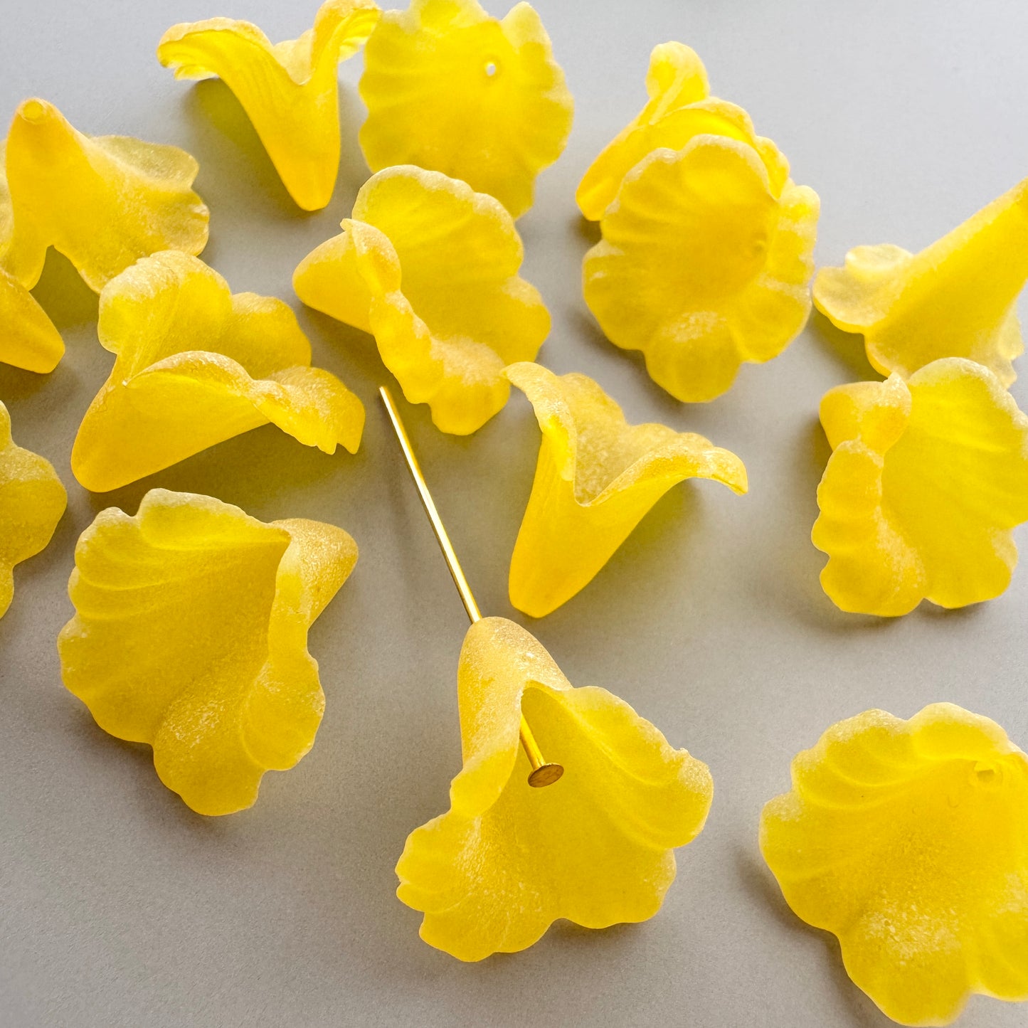 German Plastic Flower Beads Matt Colors 17×15mm【2pcs】